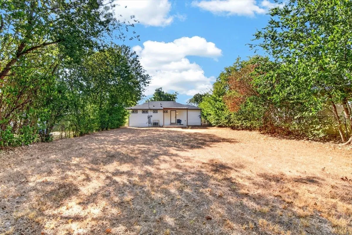 Single Family Residence For Sale in Mc Lennan County , 2409 Mitchell Avenue, Waco, Texas 76708, 3 Bedroom, 2 Bathroom, Garage spaces, 1,044 Sqft, built in 1946, mls#21384376, Real Estate Agent in Waco, Homes For Sale in Mc Lennan county, Homes For Sale in Waco, Realtor in Waco Texas, Real Estate Brokerage Independent Realty Texas, Luminita Cordes Realtor