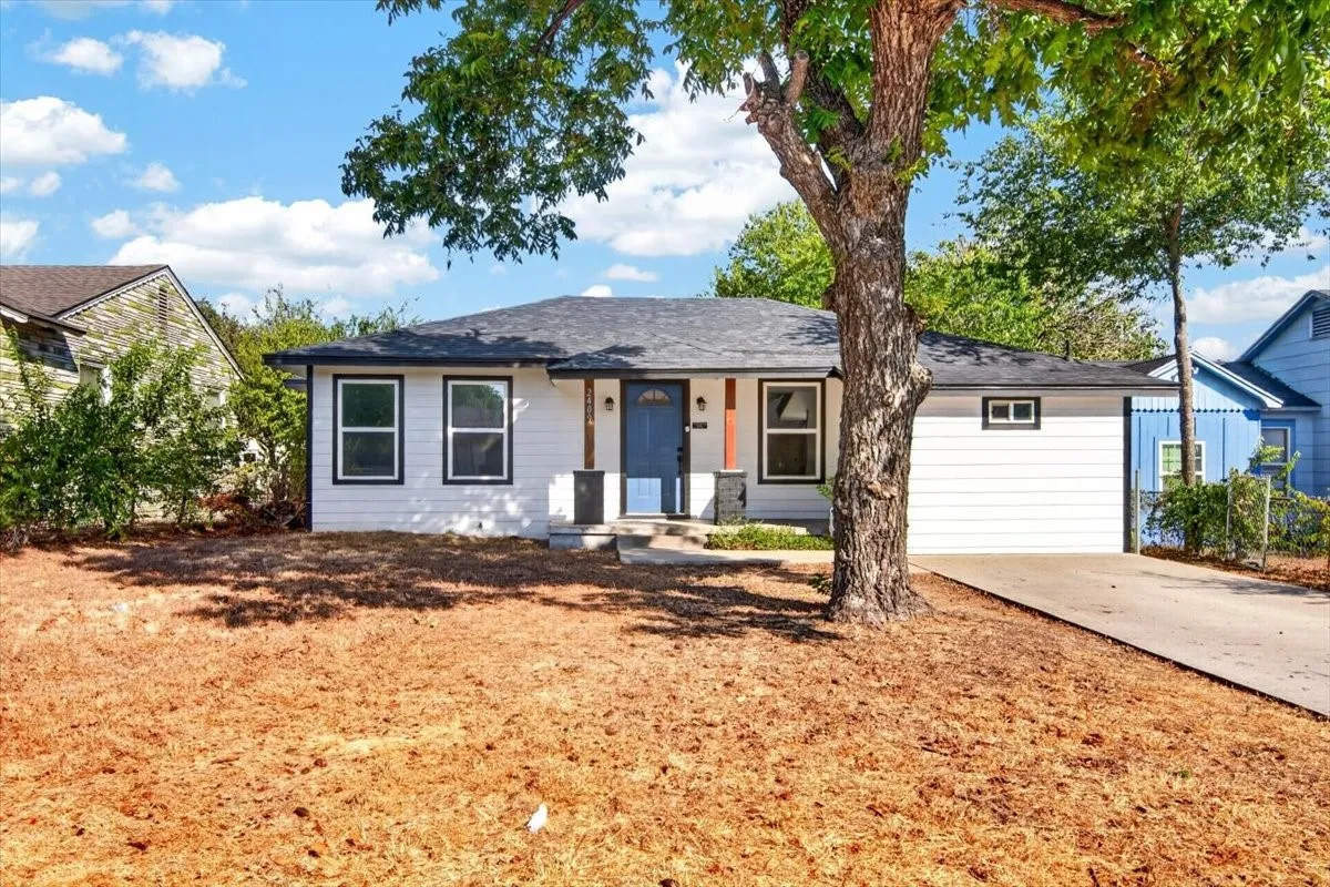 Single Family Residence For Sale in Mc Lennan County , 2409 Mitchell Avenue, Waco, Texas 76708, 3 Bedroom, 2 Bathroom, Garage spaces, 1,044 Sqft, built in 1946, mls#21384376, Real Estate Agent in Waco, Homes For Sale in Mc Lennan county, Homes For Sale in Waco, Realtor in Waco Texas, Real Estate Brokerage Independent Realty Texas, Luminita Cordes Realtor