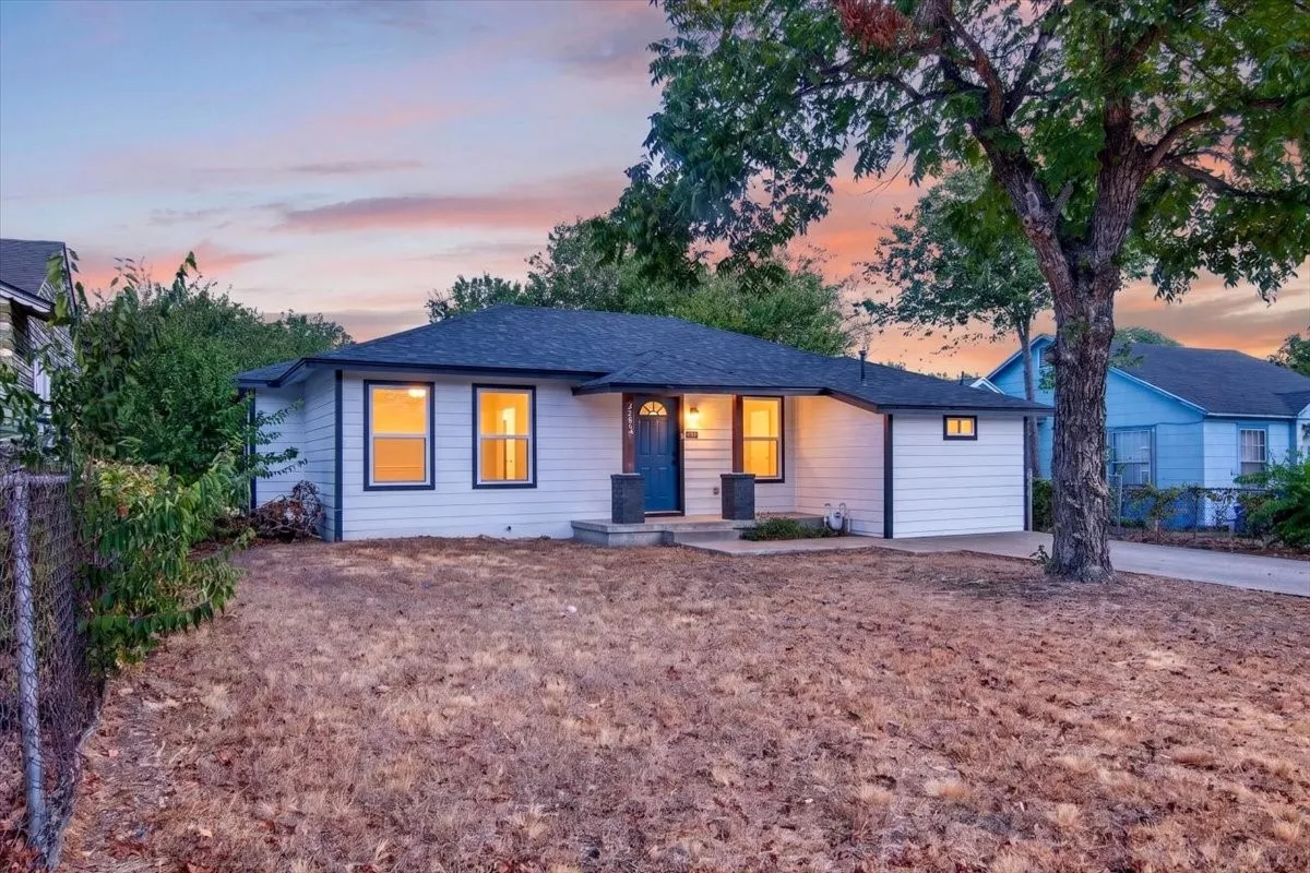 Single Family Residence For Sale in Mc Lennan County , 2409 Mitchell Avenue, Waco, Texas 76708, 3 Bedroom, 2 Bathroom, Garage spaces, 1,044 Sqft, built in 1946, mls#21384376, Real Estate Agent in Waco, Homes For Sale in Mc Lennan county, Homes For Sale in Waco, Realtor in Waco Texas, Real Estate Brokerage Independent Realty Texas, Luminita Cordes Realtor