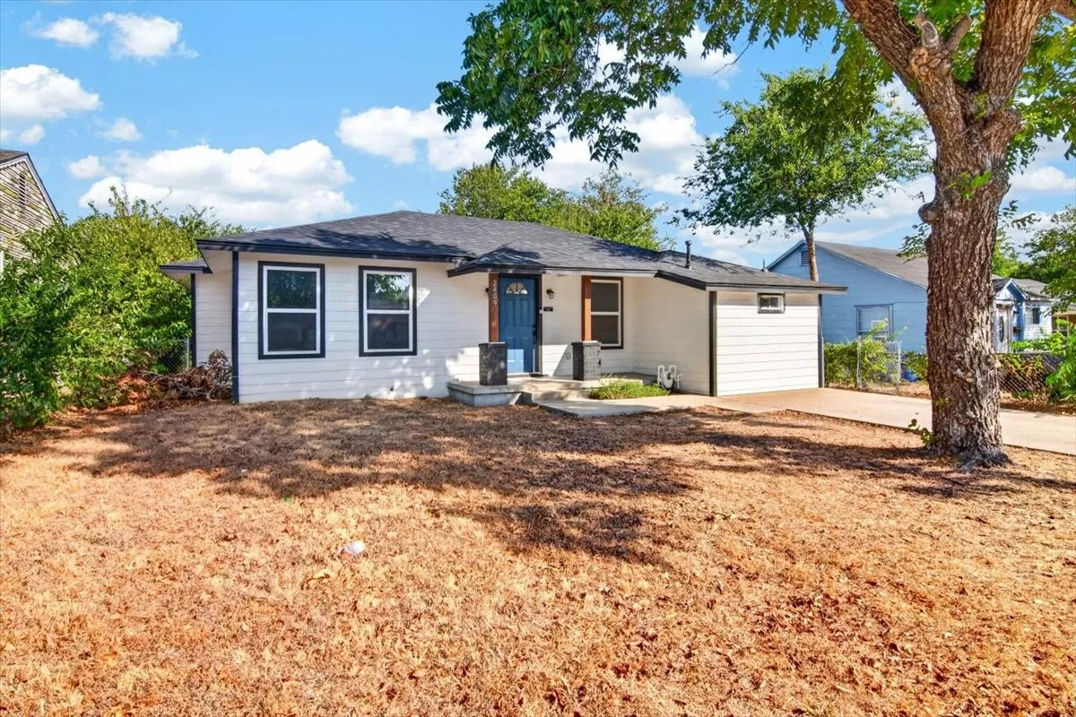 Single Family Residence For Sale in Mc Lennan County , 2409 Mitchell Avenue, Waco, Texas 76708, 3 Bedroom, 2 Bathroom, Garage spaces, 1,044 Sqft, built in 1946, mls#21384376, Real Estate Agent in Waco, Homes For Sale in Mc Lennan county, Homes For Sale in Waco, Realtor in Waco Texas, Real Estate Brokerage Independent Realty Texas, Luminita Cordes Realtor