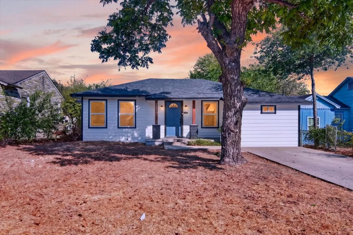 Single Family Residence For Sale in Mc Lennan County , 2409 Mitchell Avenue, Waco, Texas 76708, 3 Bedroom, 2 Bathroom, Garage spaces, 1,044 Sqft, built in 1946, mls#21384376, Real Estate Agent in Waco, Homes For Sale in Mc Lennan county, Homes For Sale in Waco, Realtor in Waco Texas, Real Estate Brokerage Independent Realty Texas, Luminita Cordes Realtor