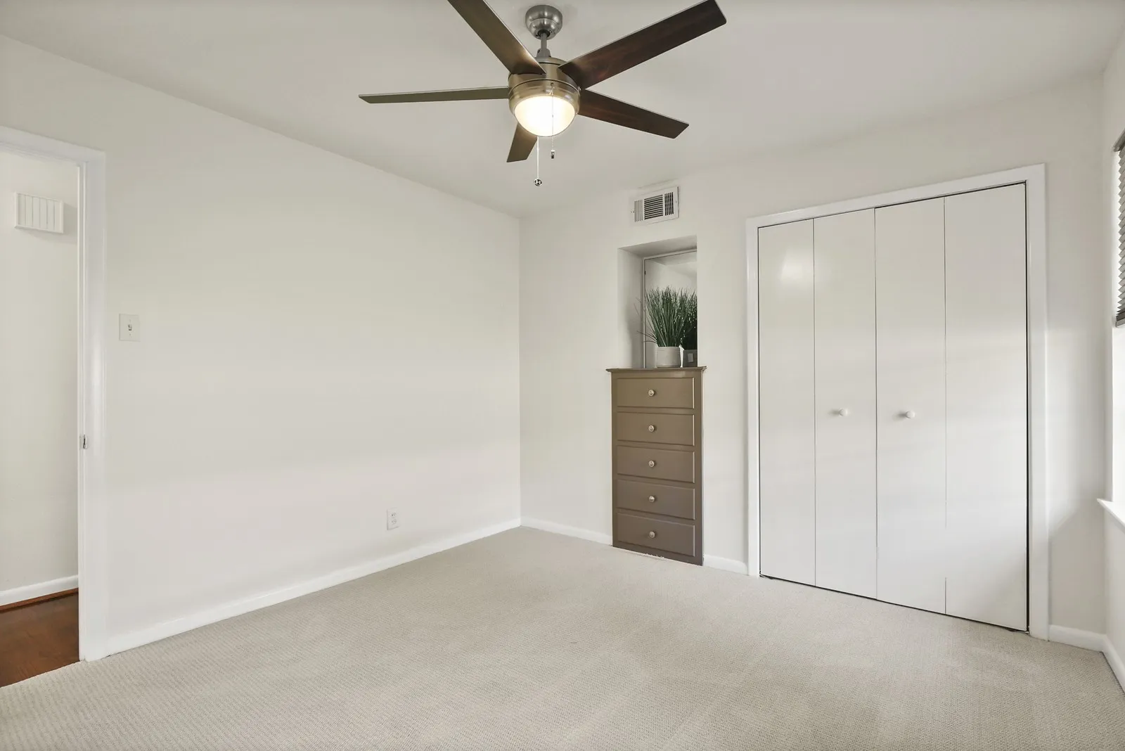 Light-colored carpeting with matching wall finishes