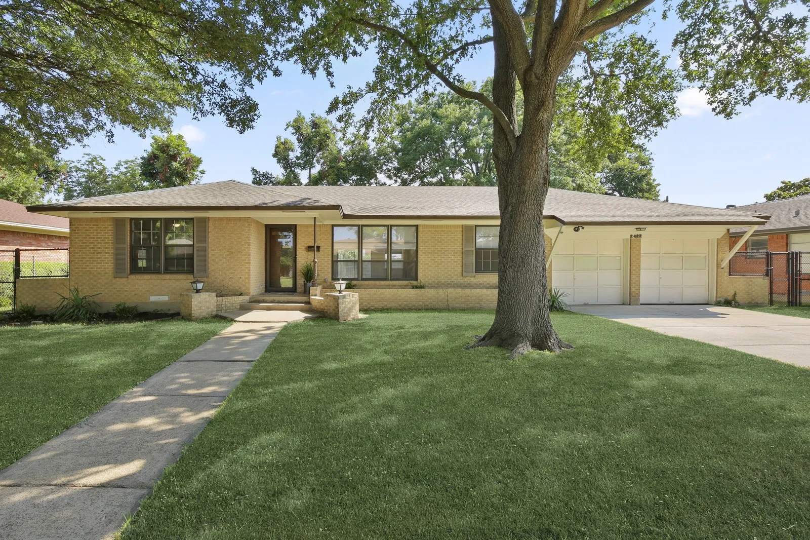 Single Family Residence For Rent in Dallas County , 2422 Mockingbird Lane, Garland, Texas 75042, 3 Bedroom, 2 Bathroom, 2 Garage spaces, 1,595 Sqft, built in 1958, mls#21391829, Real Estate Agent in Garland, Homes For Rent in Dallas county, Homes For Rent in Garland, Realtor in Garland Texas, Real Estate Brokerage Independent Realty Texas, Luminita Cordes Realtor