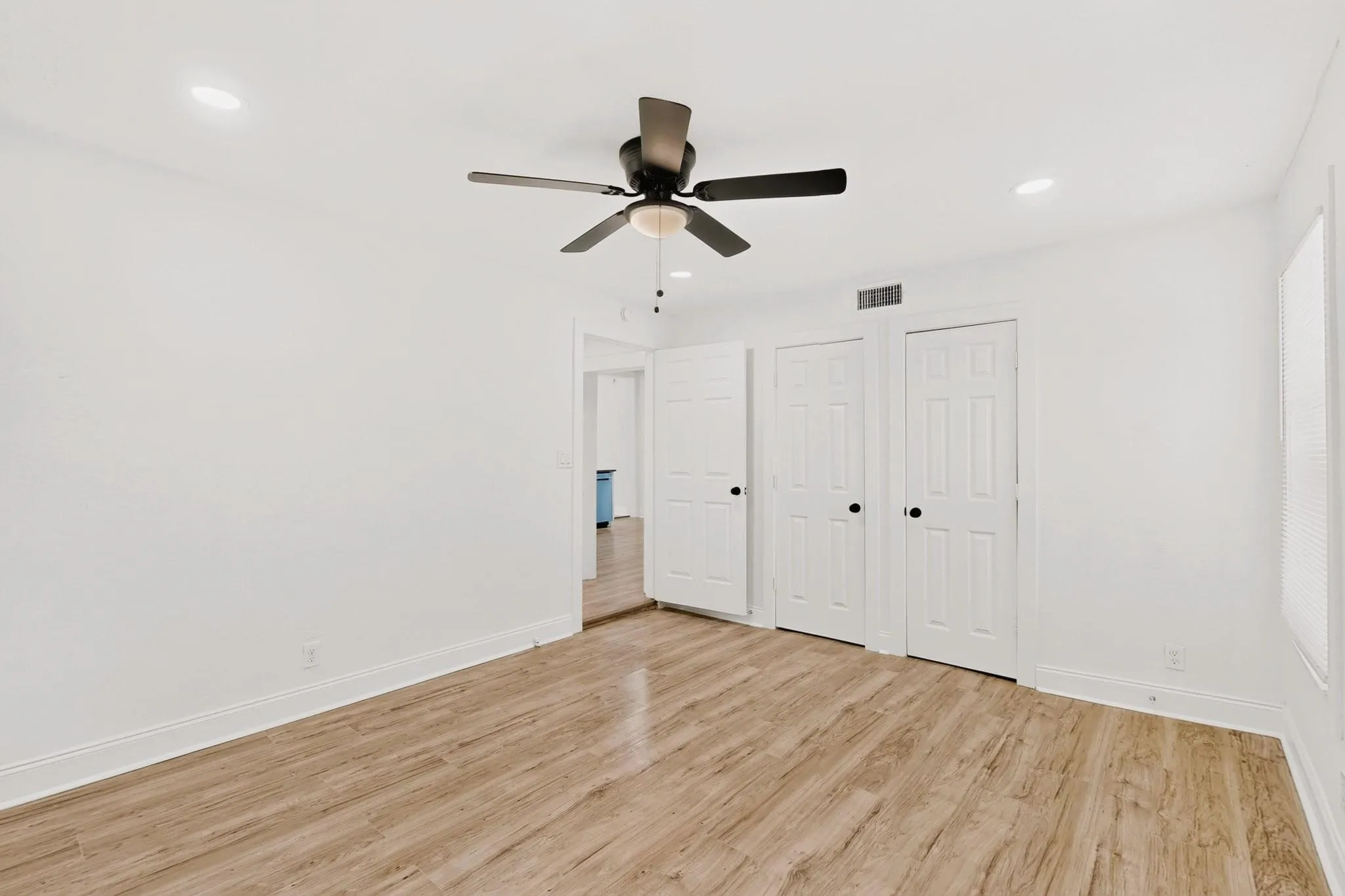 Single Family Residence For Rent in Tarrant County , 2609 Avenue G, Fort Worth, Texas 76105, 3 Bedroom, 1 Bathroom, Garage spaces, 1,092 Sqft, built in 1926, mls#21391809, Real Estate Agent in Fort Worth, Homes For Rent in Tarrant county, Homes For Rent in Fort Worth, Realtor in Fort Worth Texas, Real Estate Brokerage Independent Realty Texas, Luminita Cordes Realtor