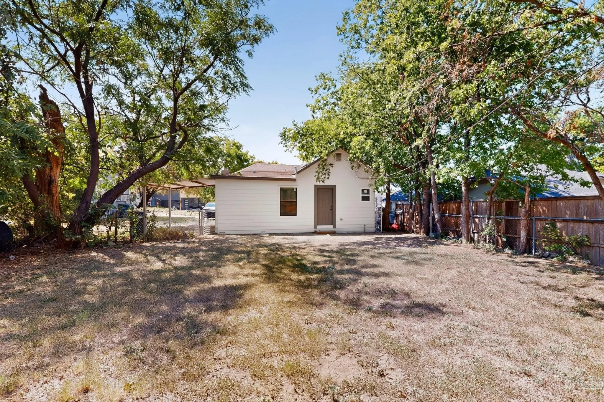 Single Family Residence For Rent in Tarrant County , 2609 Avenue G, Fort Worth, Texas 76105, 3 Bedroom, 1 Bathroom, Garage spaces, 1,092 Sqft, built in 1926, mls#21391809, Real Estate Agent in Fort Worth, Homes For Rent in Tarrant county, Homes For Rent in Fort Worth, Realtor in Fort Worth Texas, Real Estate Brokerage Independent Realty Texas, Luminita Cordes Realtor