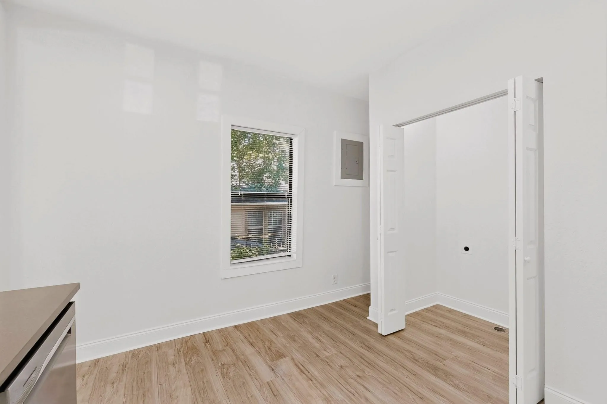 Single Family Residence For Rent in Tarrant County , 2609 Avenue G, Fort Worth, Texas 76105, 3 Bedroom, 1 Bathroom, Garage spaces, 1,092 Sqft, built in 1926, mls#21391809, Real Estate Agent in Fort Worth, Homes For Rent in Tarrant county, Homes For Rent in Fort Worth, Realtor in Fort Worth Texas, Real Estate Brokerage Independent Realty Texas, Luminita Cordes Realtor