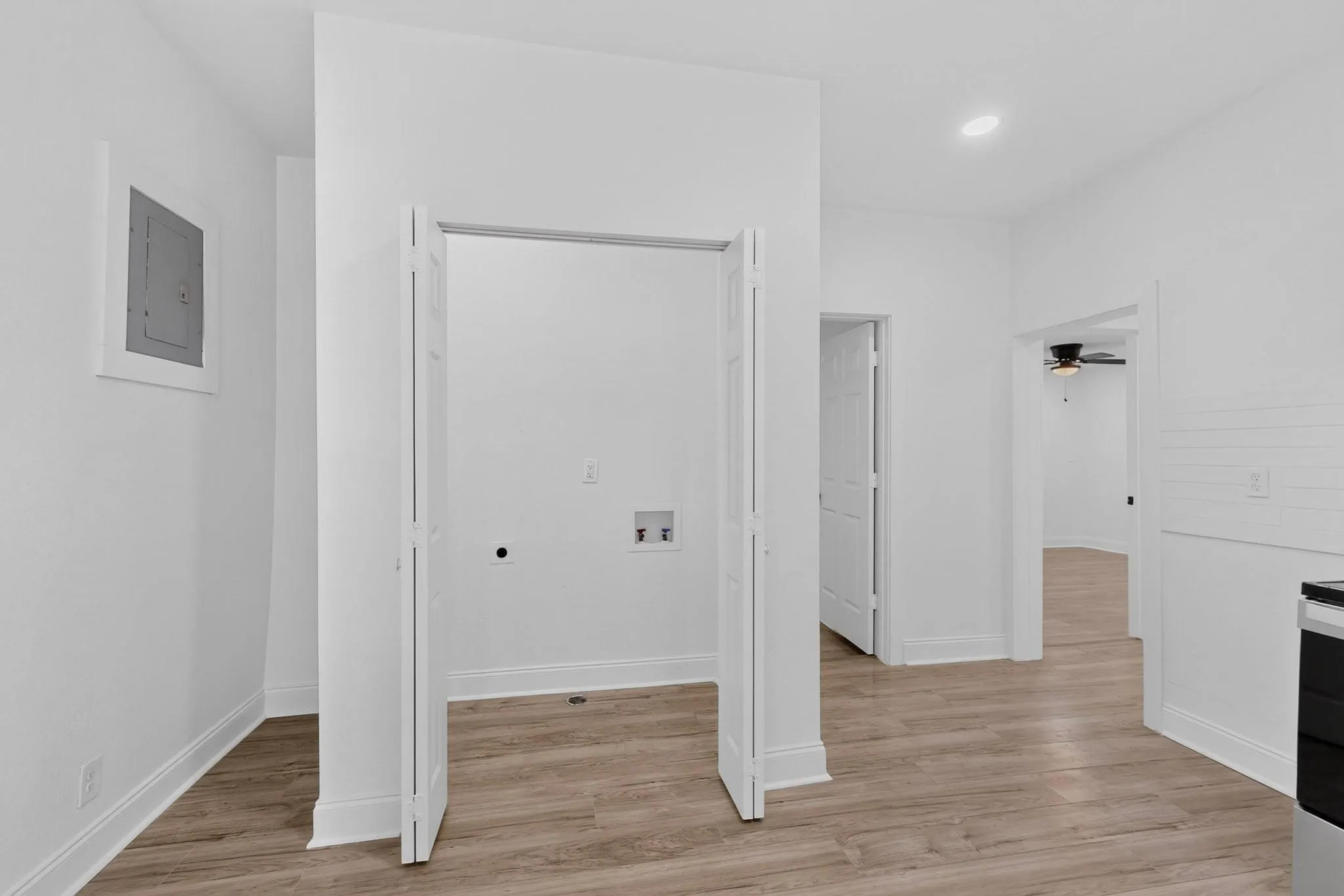 Single Family Residence For Rent in Tarrant County , 2609 Avenue G, Fort Worth, Texas 76105, 3 Bedroom, 1 Bathroom, Garage spaces, 1,092 Sqft, built in 1926, mls#21391809, Real Estate Agent in Fort Worth, Homes For Rent in Tarrant county, Homes For Rent in Fort Worth, Realtor in Fort Worth Texas, Real Estate Brokerage Independent Realty Texas, Luminita Cordes Realtor