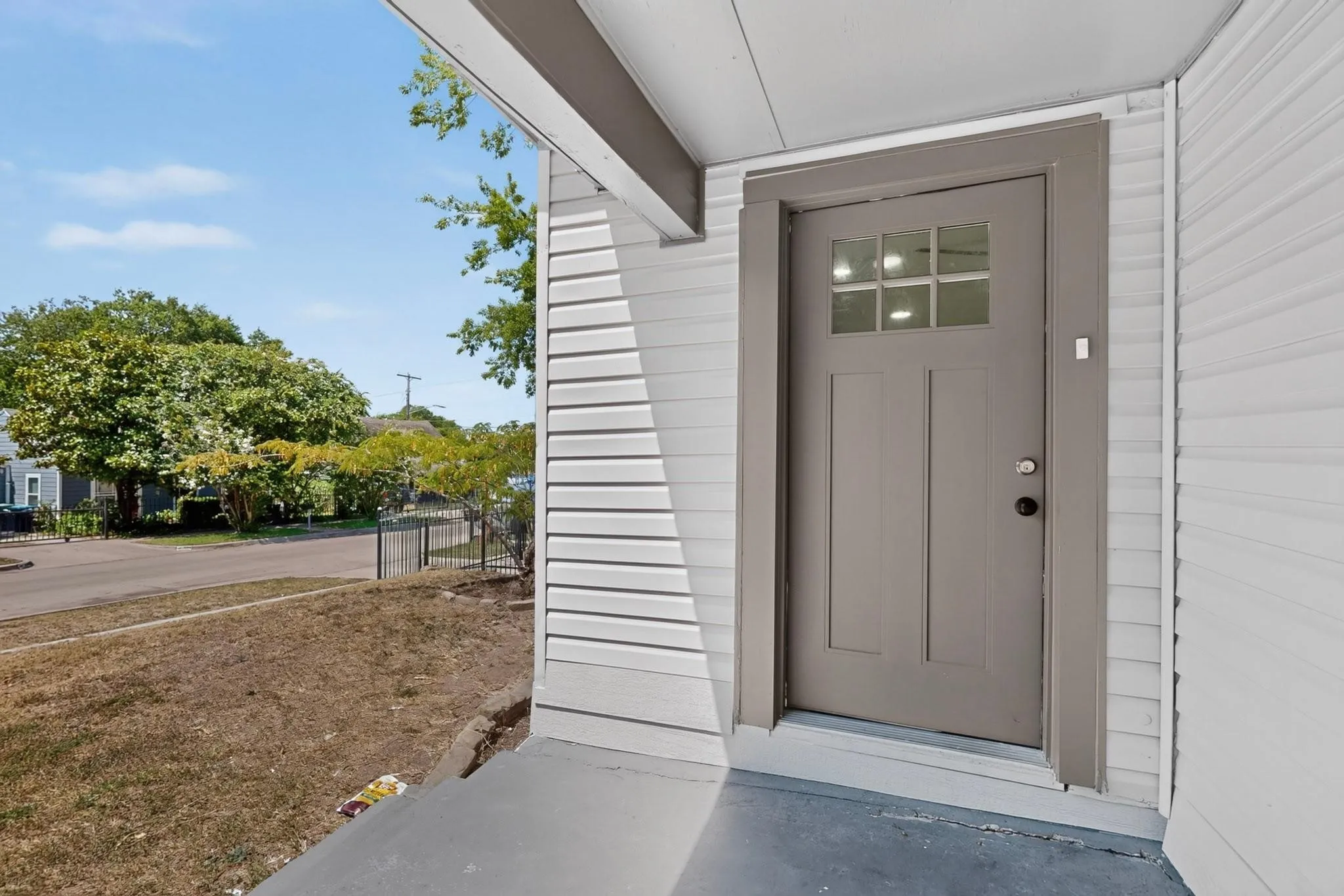 Single Family Residence For Rent in Tarrant County , 2609 Avenue G, Fort Worth, Texas 76105, 3 Bedroom, 1 Bathroom, Garage spaces, 1,092 Sqft, built in 1926, mls#21391809, Real Estate Agent in Fort Worth, Homes For Rent in Tarrant county, Homes For Rent in Fort Worth, Realtor in Fort Worth Texas, Real Estate Brokerage Independent Realty Texas, Luminita Cordes Realtor