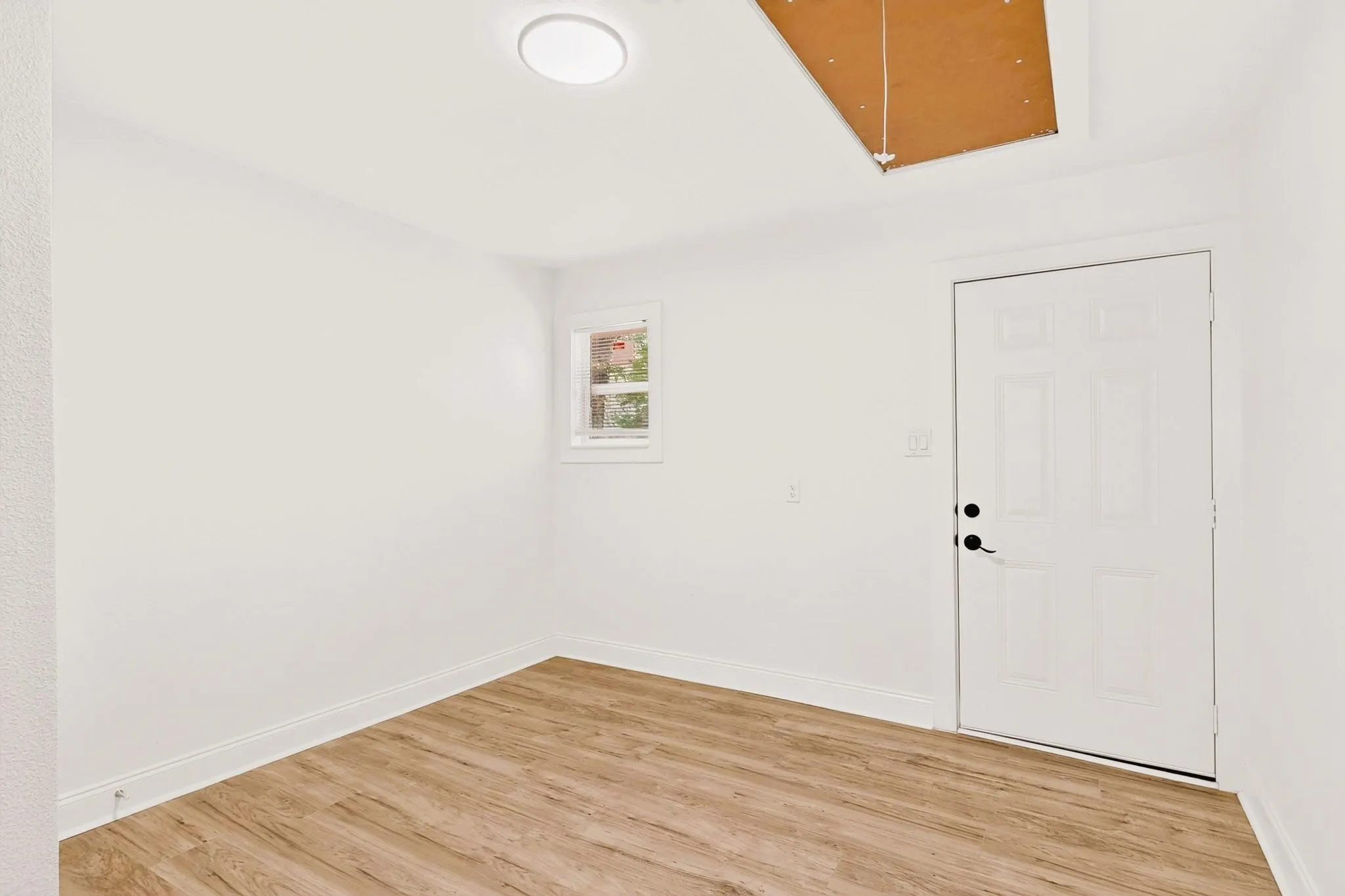 Single Family Residence For Rent in Tarrant County , 2609 Avenue G, Fort Worth, Texas 76105, 3 Bedroom, 1 Bathroom, Garage spaces, 1,092 Sqft, built in 1926, mls#21391809, Real Estate Agent in Fort Worth, Homes For Rent in Tarrant county, Homes For Rent in Fort Worth, Realtor in Fort Worth Texas, Real Estate Brokerage Independent Realty Texas, Luminita Cordes Realtor