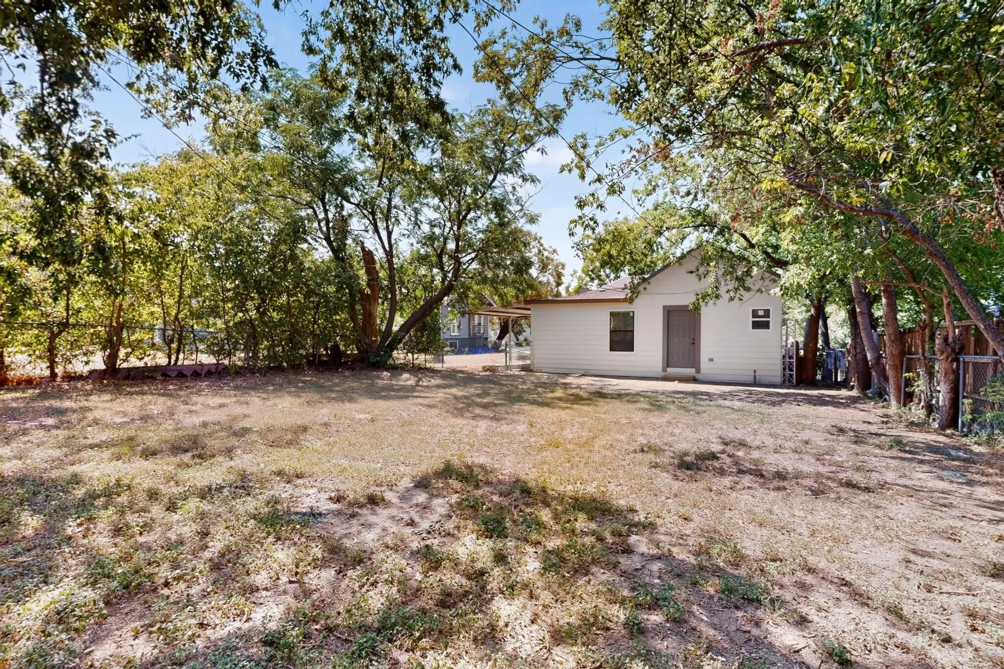Single Family Residence For Rent in Tarrant County , 2609 Avenue G, Fort Worth, Texas 76105, 3 Bedroom, 1 Bathroom, Garage spaces, 1,092 Sqft, built in 1926, mls#21391809, Real Estate Agent in Fort Worth, Homes For Rent in Tarrant county, Homes For Rent in Fort Worth, Realtor in Fort Worth Texas, Real Estate Brokerage Independent Realty Texas, Luminita Cordes Realtor