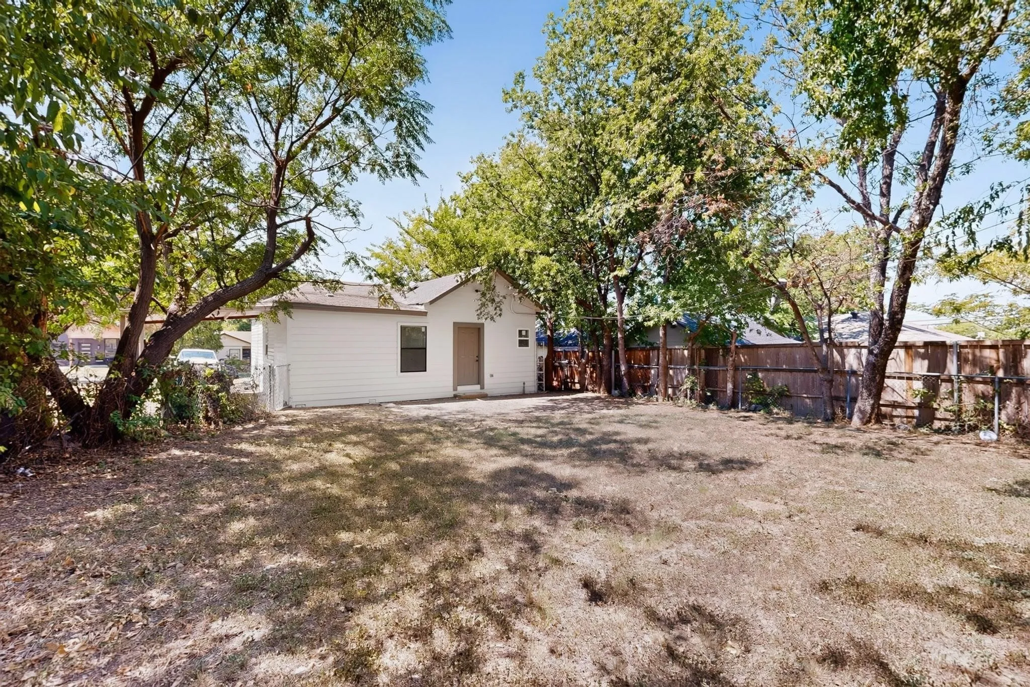 Single Family Residence For Rent in Tarrant County , 2609 Avenue G, Fort Worth, Texas 76105, 3 Bedroom, 1 Bathroom, Garage spaces, 1,092 Sqft, built in 1926, mls#21391809, Real Estate Agent in Fort Worth, Homes For Rent in Tarrant county, Homes For Rent in Fort Worth, Realtor in Fort Worth Texas, Real Estate Brokerage Independent Realty Texas, Luminita Cordes Realtor