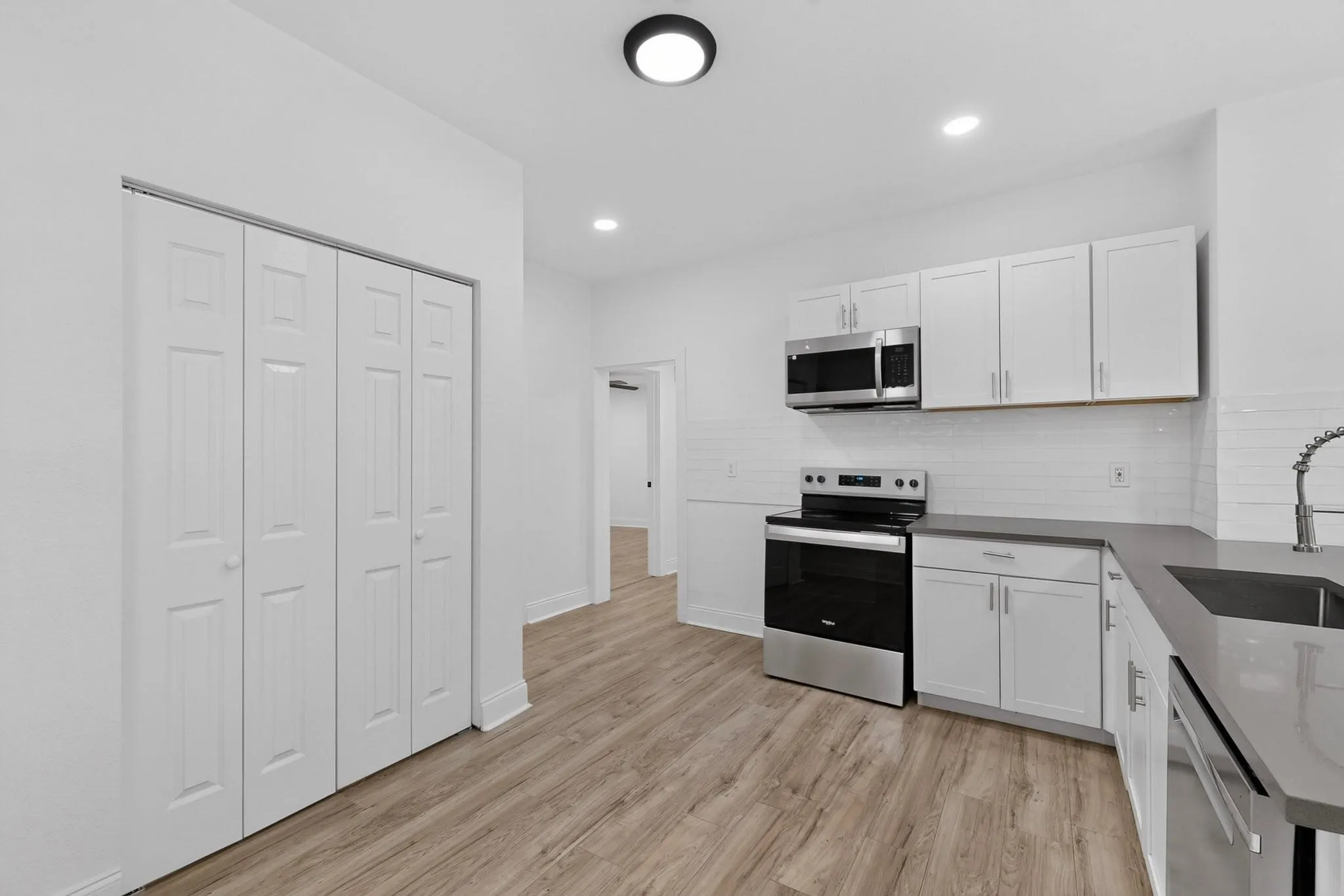 Single Family Residence For Rent in Tarrant County , 2609 Avenue G, Fort Worth, Texas 76105, 3 Bedroom, 1 Bathroom, Garage spaces, 1,092 Sqft, built in 1926, mls#21391809, Real Estate Agent in Fort Worth, Homes For Rent in Tarrant county, Homes For Rent in Fort Worth, Realtor in Fort Worth Texas, Real Estate Brokerage Independent Realty Texas, Luminita Cordes Realtor