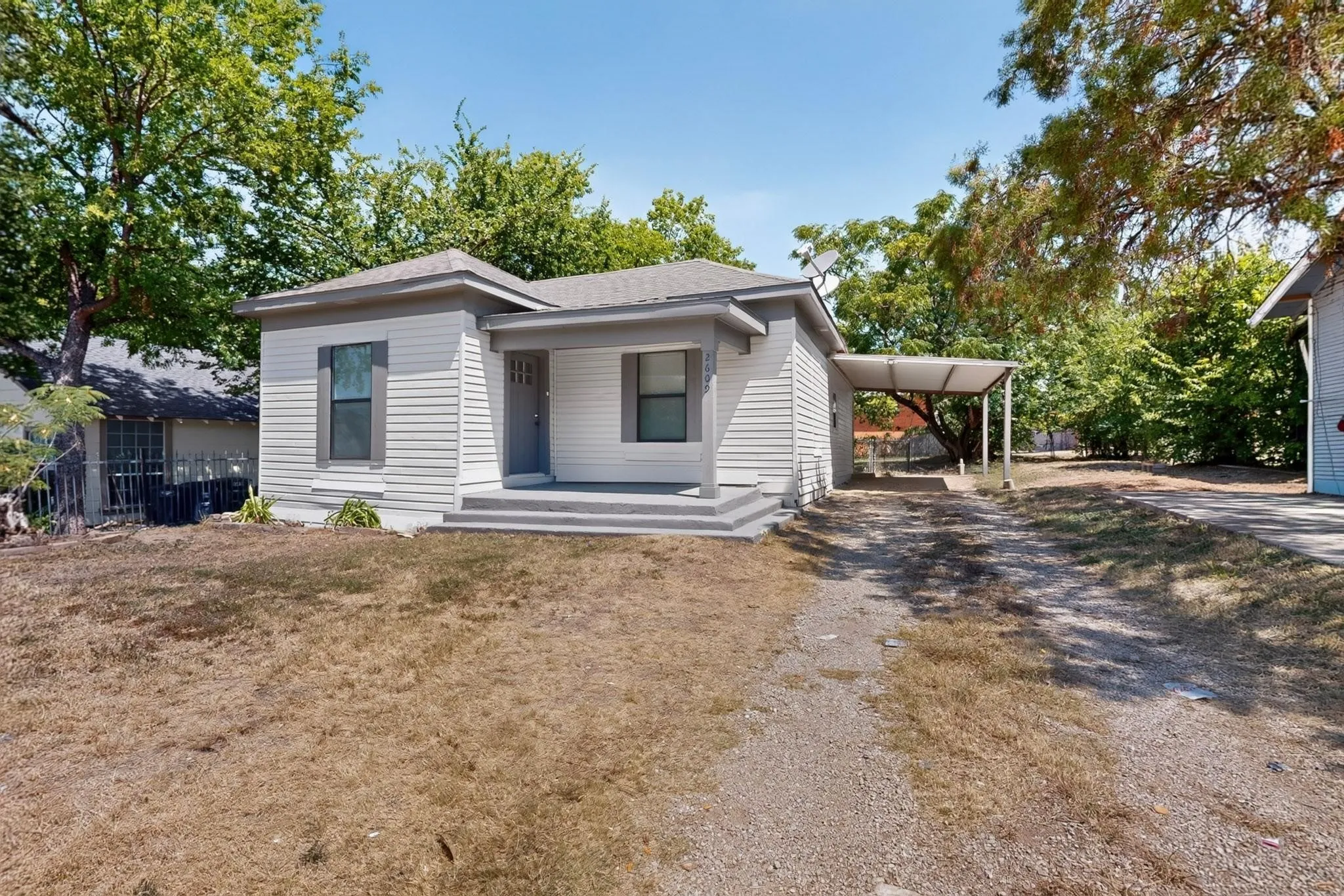 Single Family Residence For Rent in Tarrant County , 2609 Avenue G, Fort Worth, Texas 76105, 3 Bedroom, 1 Bathroom, Garage spaces, 1,092 Sqft, built in 1926, mls#21391809, Real Estate Agent in Fort Worth, Homes For Rent in Tarrant county, Homes For Rent in Fort Worth, Realtor in Fort Worth Texas, Real Estate Brokerage Independent Realty Texas, Luminita Cordes Realtor