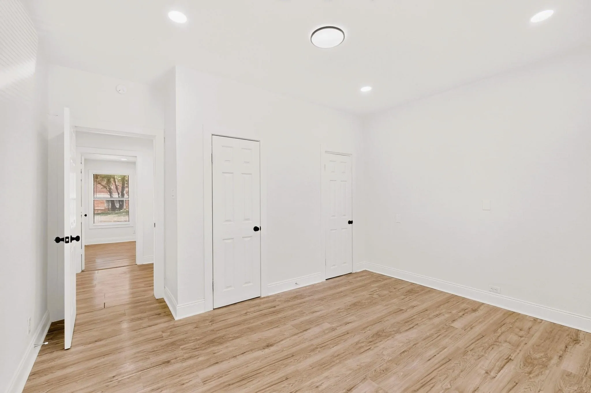Single Family Residence For Rent in Tarrant County , 2609 Avenue G, Fort Worth, Texas 76105, 3 Bedroom, 1 Bathroom, Garage spaces, 1,092 Sqft, built in 1926, mls#21391809, Real Estate Agent in Fort Worth, Homes For Rent in Tarrant county, Homes For Rent in Fort Worth, Realtor in Fort Worth Texas, Real Estate Brokerage Independent Realty Texas, Luminita Cordes Realtor