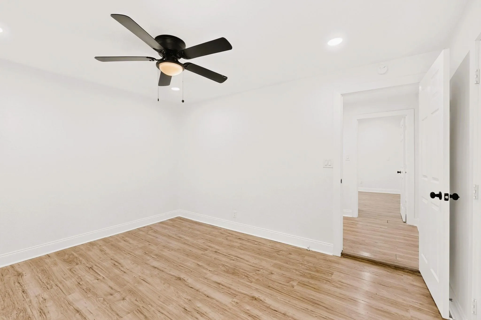 Single Family Residence For Rent in Tarrant County , 2609 Avenue G, Fort Worth, Texas 76105, 3 Bedroom, 1 Bathroom, Garage spaces, 1,092 Sqft, built in 1926, mls#21391809, Real Estate Agent in Fort Worth, Homes For Rent in Tarrant county, Homes For Rent in Fort Worth, Realtor in Fort Worth Texas, Real Estate Brokerage Independent Realty Texas, Luminita Cordes Realtor
