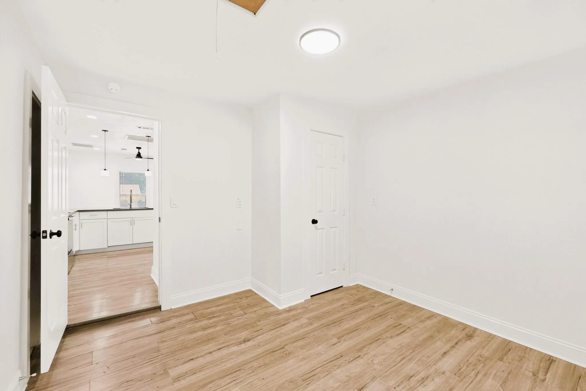 Single Family Residence For Rent in Tarrant County , 2609 Avenue G, Fort Worth, Texas 76105, 3 Bedroom, 1 Bathroom, Garage spaces, 1,092 Sqft, built in 1926, mls#21391809, Real Estate Agent in Fort Worth, Homes For Rent in Tarrant county, Homes For Rent in Fort Worth, Realtor in Fort Worth Texas, Real Estate Brokerage Independent Realty Texas, Luminita Cordes Realtor