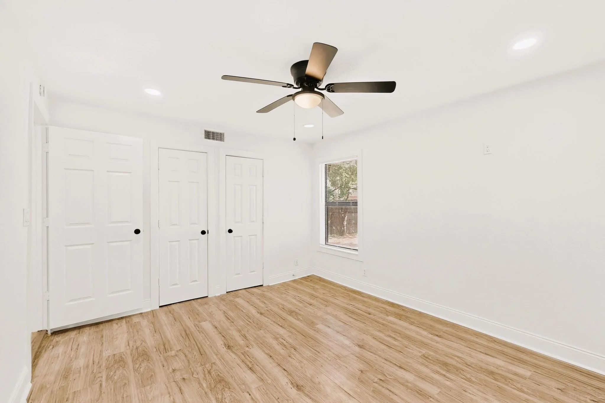 Single Family Residence For Rent in Tarrant County , 2609 Avenue G, Fort Worth, Texas 76105, 3 Bedroom, 1 Bathroom, Garage spaces, 1,092 Sqft, built in 1926, mls#21391809, Real Estate Agent in Fort Worth, Homes For Rent in Tarrant county, Homes For Rent in Fort Worth, Realtor in Fort Worth Texas, Real Estate Brokerage Independent Realty Texas, Luminita Cordes Realtor