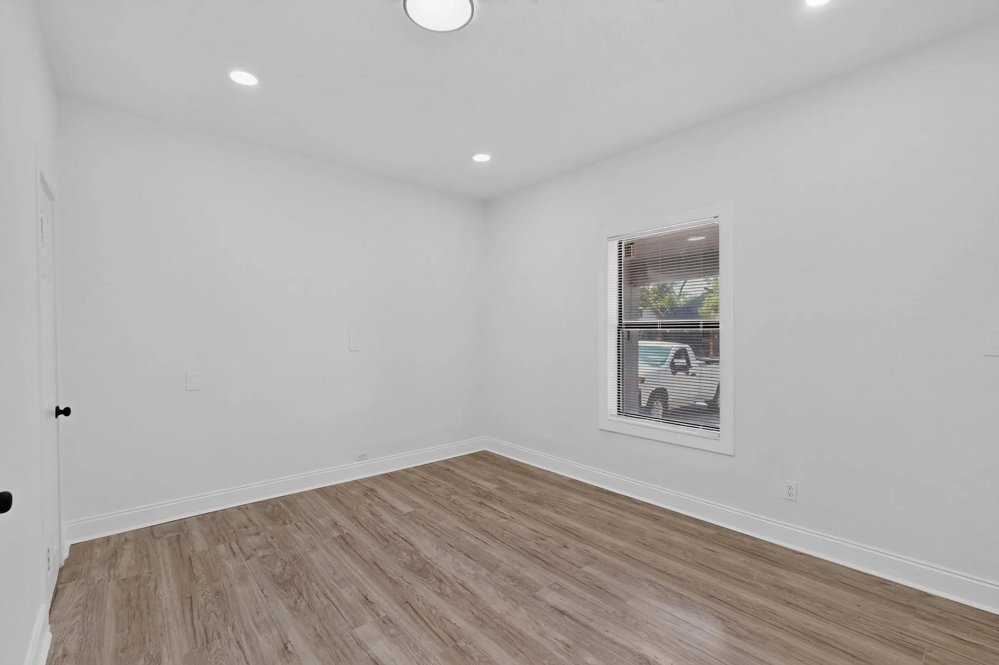 Single Family Residence For Rent in Tarrant County , 2609 Avenue G, Fort Worth, Texas 76105, 3 Bedroom, 1 Bathroom, Garage spaces, 1,092 Sqft, built in 1926, mls#21391809, Real Estate Agent in Fort Worth, Homes For Rent in Tarrant county, Homes For Rent in Fort Worth, Realtor in Fort Worth Texas, Real Estate Brokerage Independent Realty Texas, Luminita Cordes Realtor