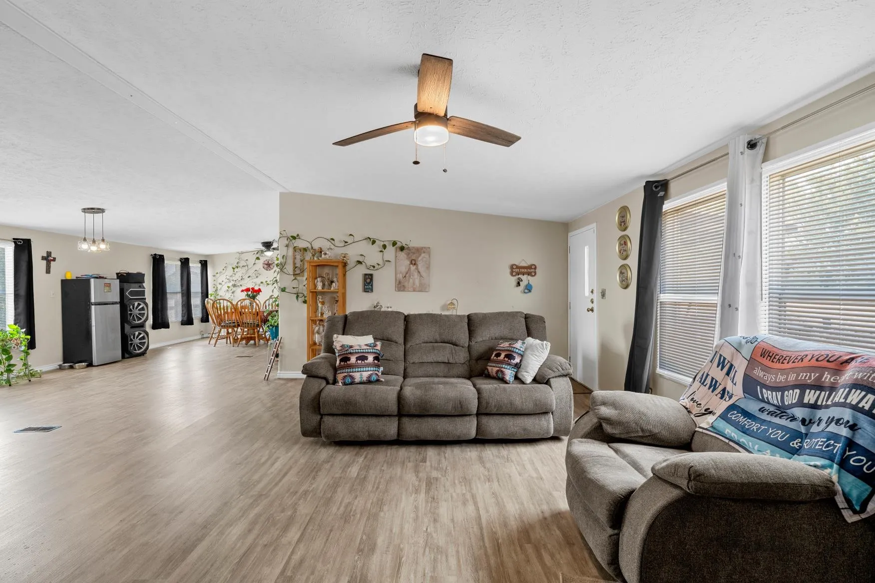 Mobile Home For Sale in Mc Lennan County , 5415 Eddy Gatesville Parkway, Moody, Texas 76557, 4 Bedroom, 2 Bathroom, Garage spaces, 1,872 Sqft, built in 2013, mls#21391783, Real Estate Agent in Moody, Homes For Sale in Mc Lennan county, Homes For Sale in Moody, Realtor in Moody Texas, Real Estate Brokerage Independent Realty Texas, Luminita Cordes Realtor