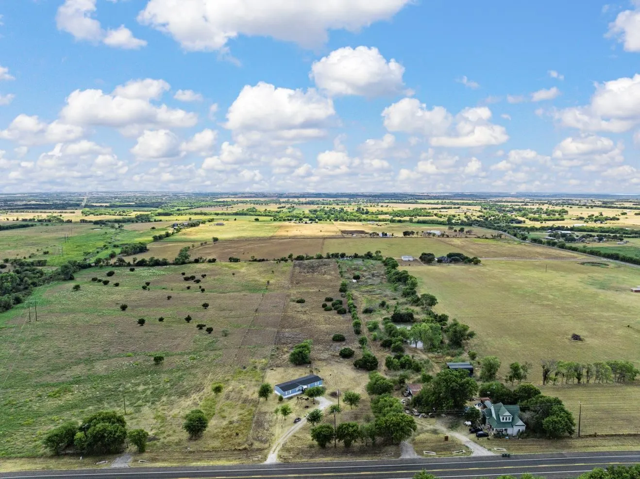 Mobile Home For Sale in Mc Lennan County , 5415 Eddy Gatesville Parkway, Moody, Texas 76557, 4 Bedroom, 2 Bathroom, Garage spaces, 1,872 Sqft, built in 2013, mls#21391783, Real Estate Agent in Moody, Homes For Sale in Mc Lennan county, Homes For Sale in Moody, Realtor in Moody Texas, Real Estate Brokerage Independent Realty Texas, Luminita Cordes Realtor