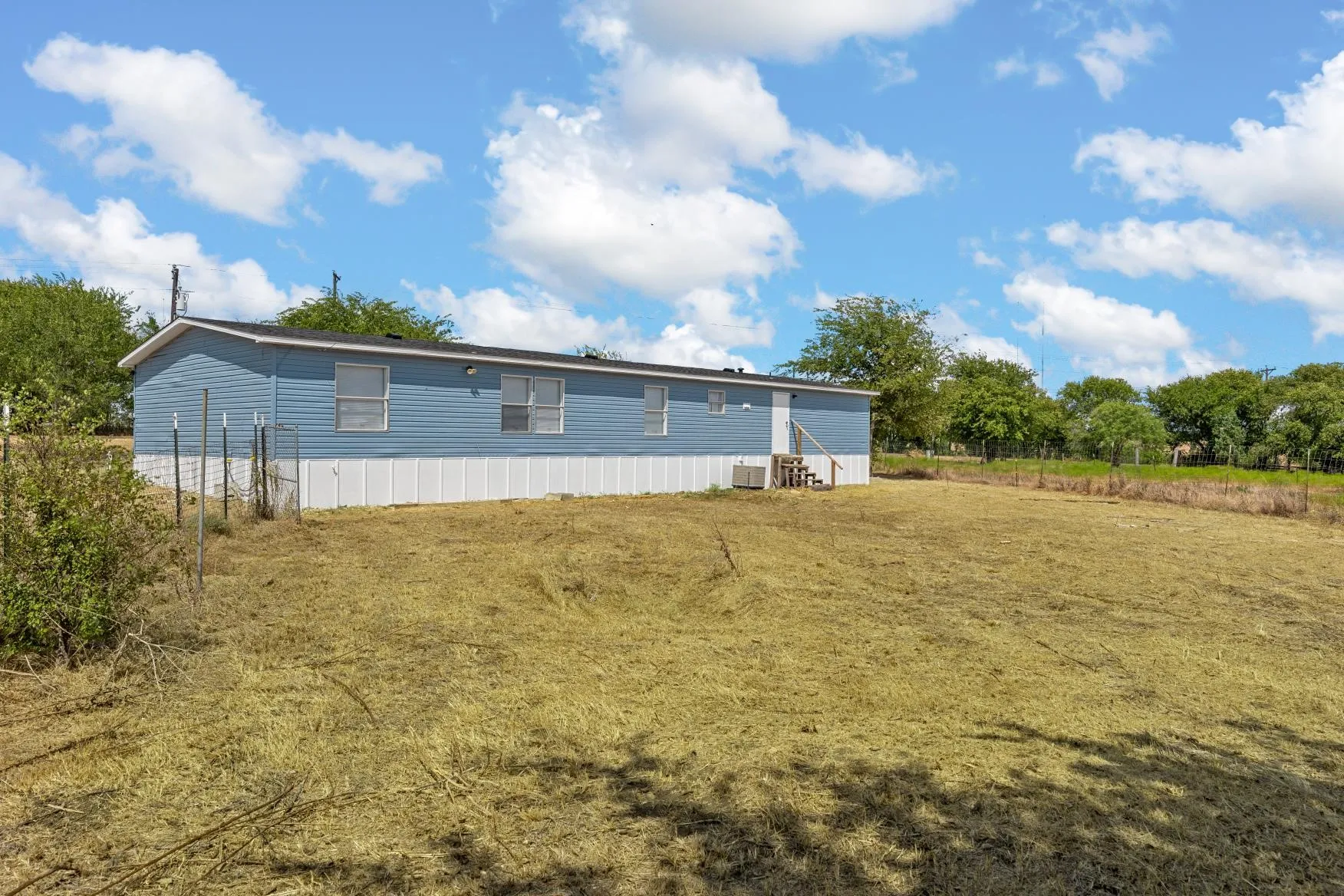 Mobile Home For Sale in Mc Lennan County , 5415 Eddy Gatesville Parkway, Moody, Texas 76557, 4 Bedroom, 2 Bathroom, Garage spaces, 1,872 Sqft, built in 2013, mls#21391783, Real Estate Agent in Moody, Homes For Sale in Mc Lennan county, Homes For Sale in Moody, Realtor in Moody Texas, Real Estate Brokerage Independent Realty Texas, Luminita Cordes Realtor