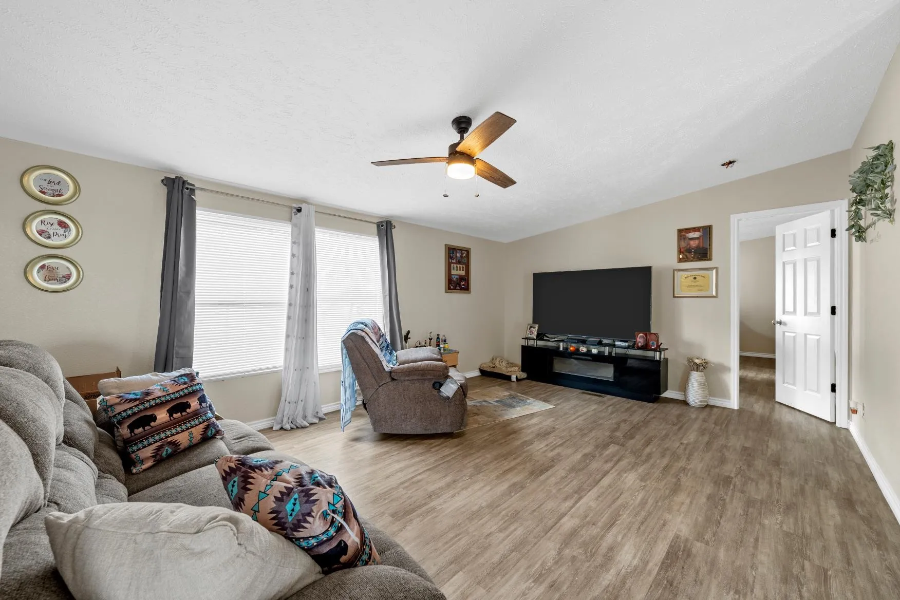 Mobile Home For Sale in Mc Lennan County , 5415 Eddy Gatesville Parkway, Moody, Texas 76557, 4 Bedroom, 2 Bathroom, Garage spaces, 1,872 Sqft, built in 2013, mls#21391783, Real Estate Agent in Moody, Homes For Sale in Mc Lennan county, Homes For Sale in Moody, Realtor in Moody Texas, Real Estate Brokerage Independent Realty Texas, Luminita Cordes Realtor