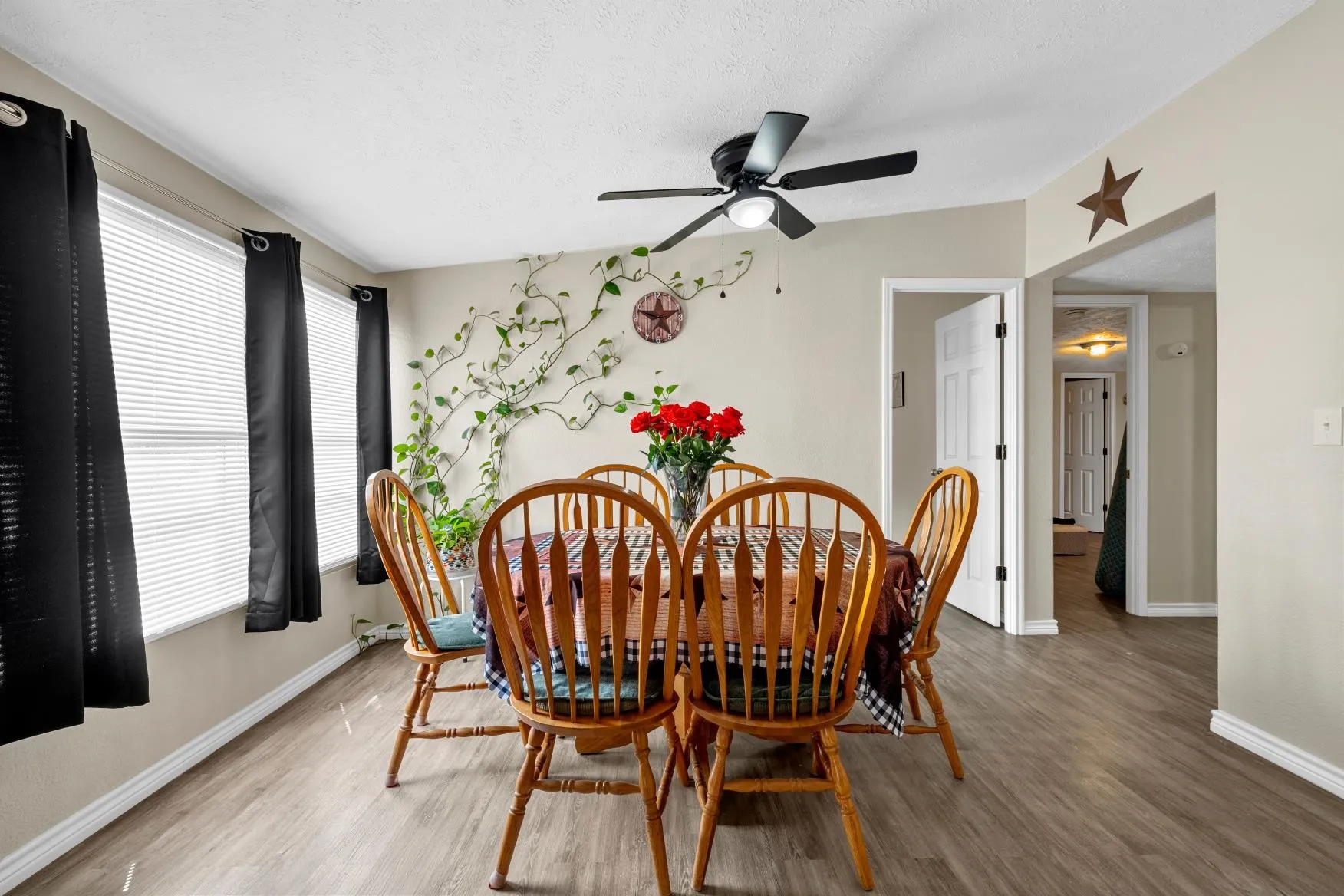 Mobile Home For Sale in Mc Lennan County , 5415 Eddy Gatesville Parkway, Moody, Texas 76557, 4 Bedroom, 2 Bathroom, Garage spaces, 1,872 Sqft, built in 2013, mls#21391783, Real Estate Agent in Moody, Homes For Sale in Mc Lennan county, Homes For Sale in Moody, Realtor in Moody Texas, Real Estate Brokerage Independent Realty Texas, Luminita Cordes Realtor