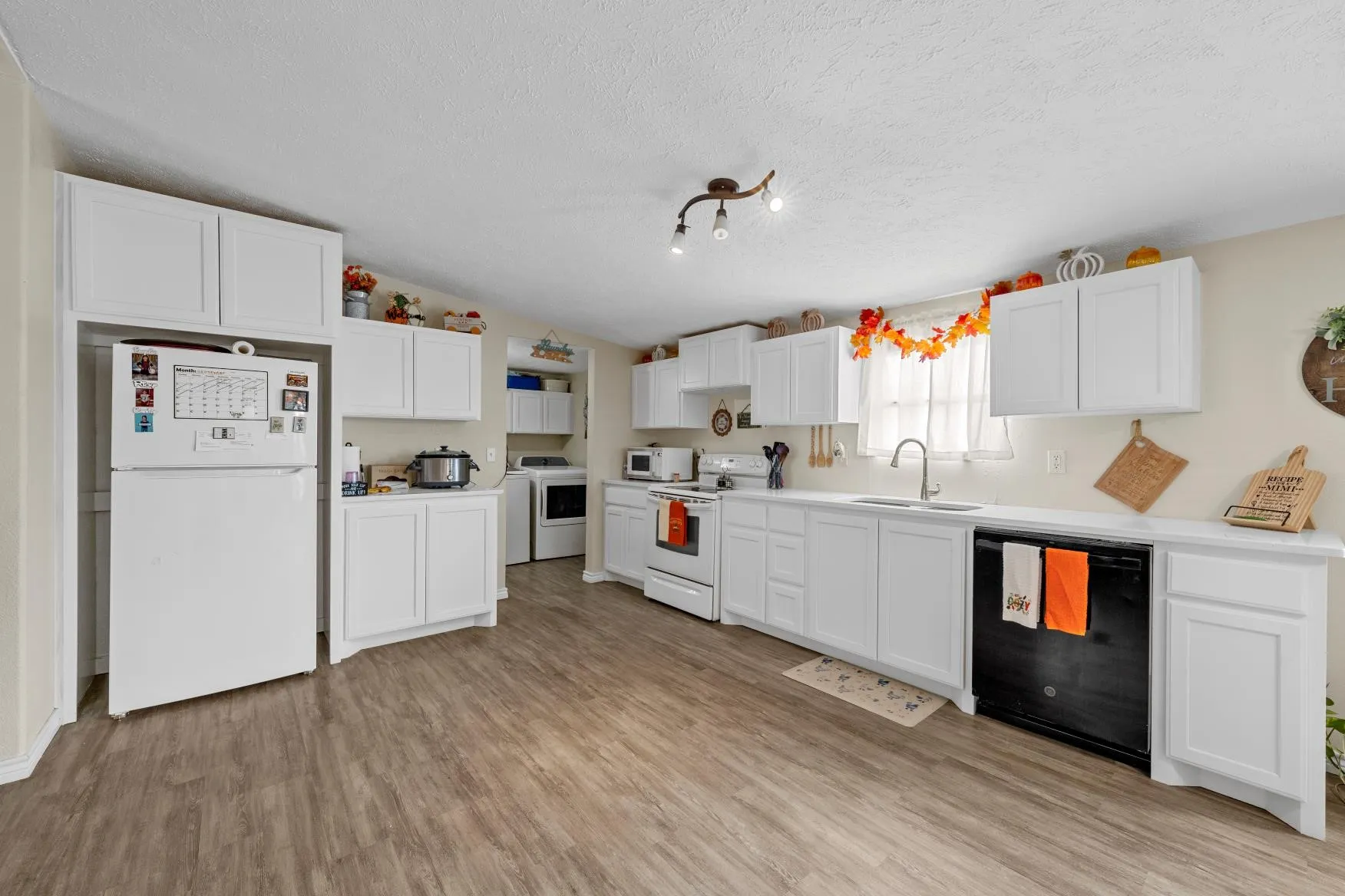 Mobile Home For Sale in Mc Lennan County , 5415 Eddy Gatesville Parkway, Moody, Texas 76557, 4 Bedroom, 2 Bathroom, Garage spaces, 1,872 Sqft, built in 2013, mls#21391783, Real Estate Agent in Moody, Homes For Sale in Mc Lennan county, Homes For Sale in Moody, Realtor in Moody Texas, Real Estate Brokerage Independent Realty Texas, Luminita Cordes Realtor