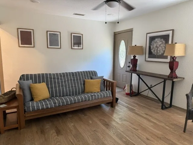 Single Family Residence For Rent in Tarrant County , 6870 Briar Road, Azle, Texas 76020, 1 Bedroom, 1 Bathroom, 2 Garage spaces, 825 Sqft, built in 1970, mls#21391826, Real Estate Agent in Azle, Homes For Rent in Tarrant county, Homes For Rent in Azle, Realtor in Azle Texas, Real Estate Brokerage Independent Realty Texas, Luminita Cordes Realtor