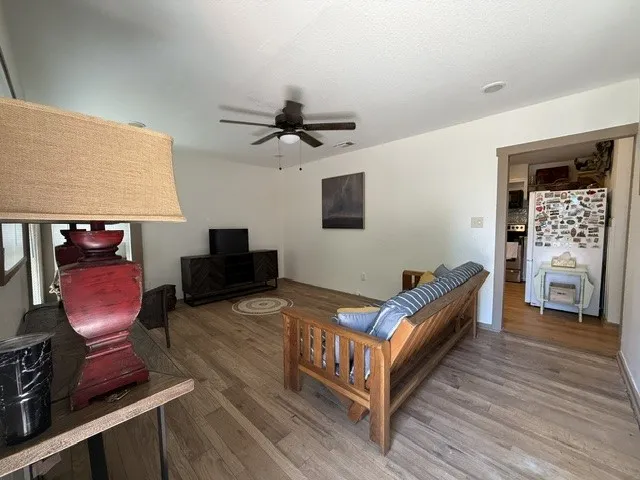 Single Family Residence For Rent in Tarrant County , 6870 Briar Road, Azle, Texas 76020, 1 Bedroom, 1 Bathroom, 2 Garage spaces, 825 Sqft, built in 1970, mls#21391826, Real Estate Agent in Azle, Homes For Rent in Tarrant county, Homes For Rent in Azle, Realtor in Azle Texas, Real Estate Brokerage Independent Realty Texas, Luminita Cordes Realtor