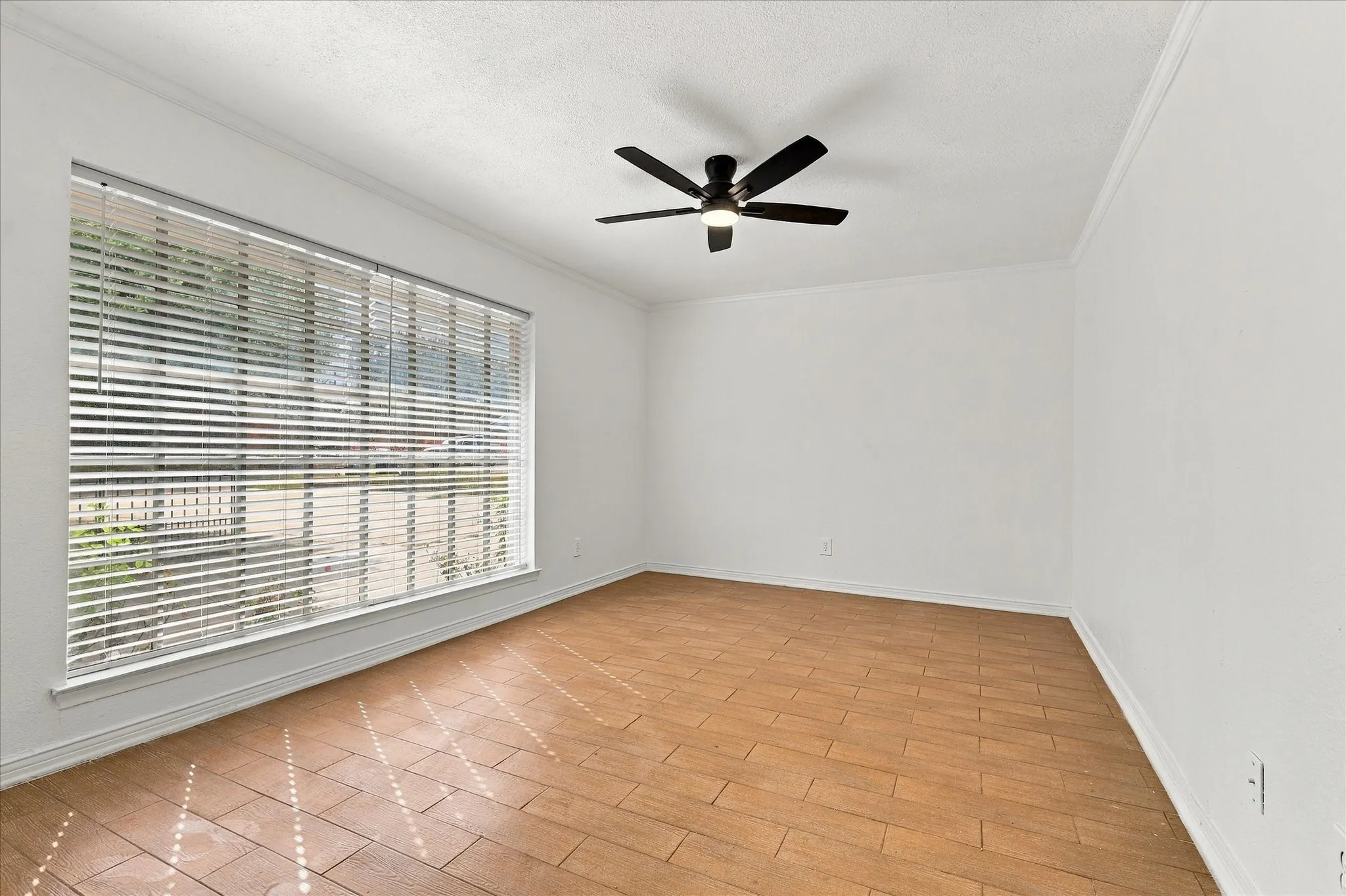 Single Family Residence For Sale in Hunt County , 6408 Chapman Drive, Greenville, Texas 75402, 4 Bedroom, 2 Bathroom, 2 Garage spaces, 2,097 Sqft, built in 1974, mls#21387230, Real Estate Agent in Greenville, Homes For Sale in Hunt county, Homes For Sale in Greenville, Realtor in Greenville Texas, Real Estate Brokerage Independent Realty Texas, Luminita Cordes Realtor