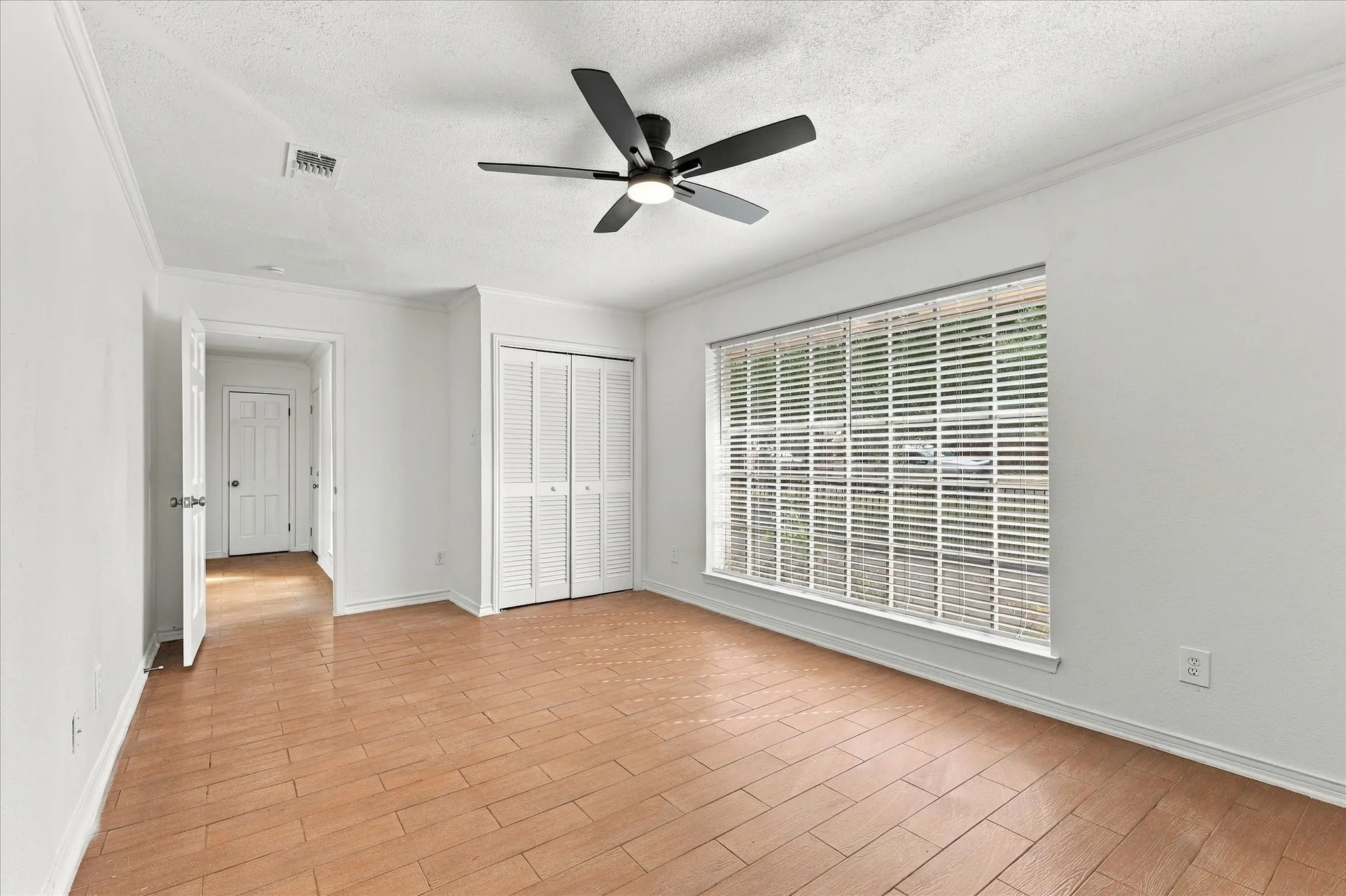 Single Family Residence For Sale in Hunt County , 6408 Chapman Drive, Greenville, Texas 75402, 4 Bedroom, 2 Bathroom, 2 Garage spaces, 2,097 Sqft, built in 1974, mls#21387230, Real Estate Agent in Greenville, Homes For Sale in Hunt county, Homes For Sale in Greenville, Realtor in Greenville Texas, Real Estate Brokerage Independent Realty Texas, Luminita Cordes Realtor