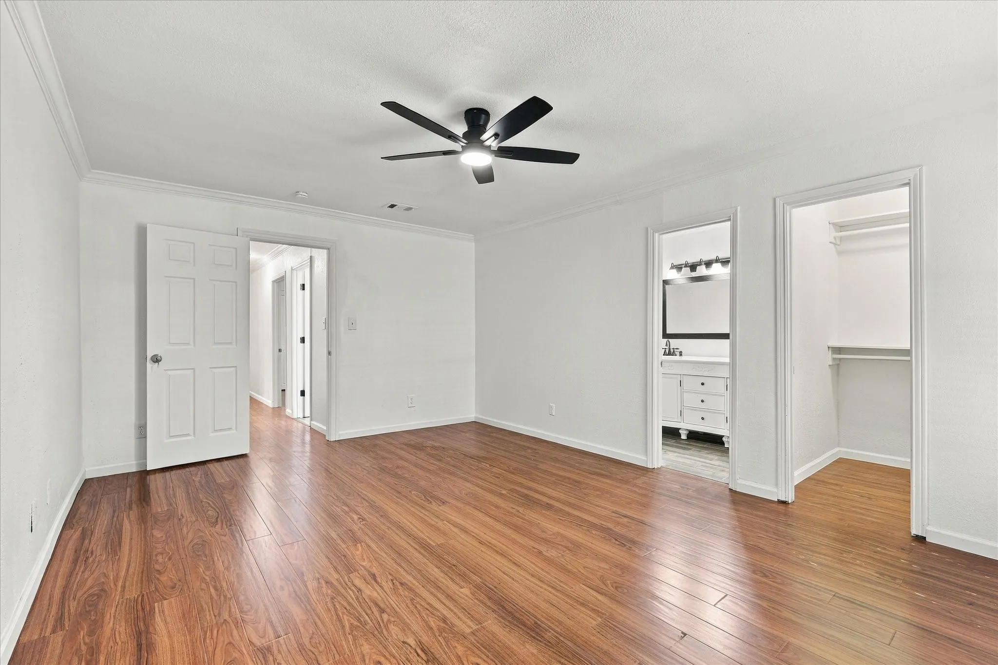 Single Family Residence For Sale in Hunt County , 6408 Chapman Drive, Greenville, Texas 75402, 4 Bedroom, 2 Bathroom, 2 Garage spaces, 2,097 Sqft, built in 1974, mls#21387230, Real Estate Agent in Greenville, Homes For Sale in Hunt county, Homes For Sale in Greenville, Realtor in Greenville Texas, Real Estate Brokerage Independent Realty Texas, Luminita Cordes Realtor