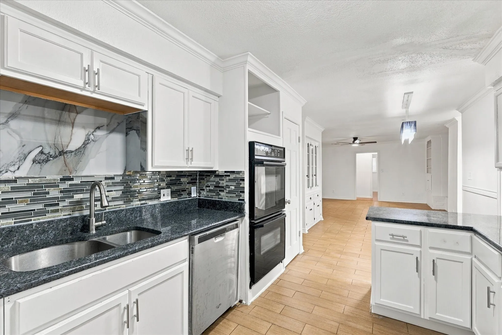 Single Family Residence For Sale in Hunt County , 6408 Chapman Drive, Greenville, Texas 75402, 4 Bedroom, 2 Bathroom, 2 Garage spaces, 2,097 Sqft, built in 1974, mls#21387230, Real Estate Agent in Greenville, Homes For Sale in Hunt county, Homes For Sale in Greenville, Realtor in Greenville Texas, Real Estate Brokerage Independent Realty Texas, Luminita Cordes Realtor