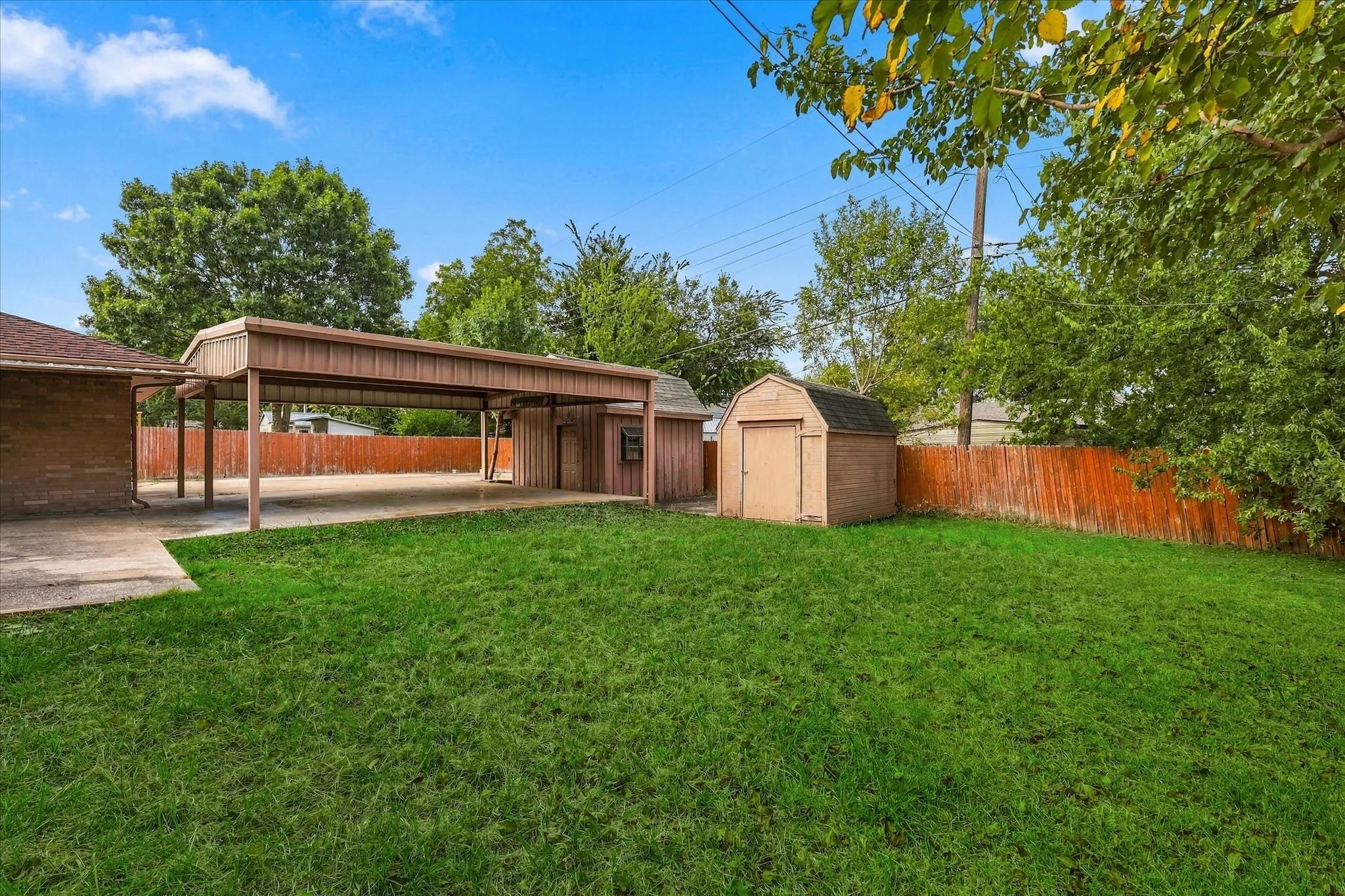 Single Family Residence For Sale in Hunt County , 6408 Chapman Drive, Greenville, Texas 75402, 4 Bedroom, 2 Bathroom, 2 Garage spaces, 2,097 Sqft, built in 1974, mls#21387230, Real Estate Agent in Greenville, Homes For Sale in Hunt county, Homes For Sale in Greenville, Realtor in Greenville Texas, Real Estate Brokerage Independent Realty Texas, Luminita Cordes Realtor