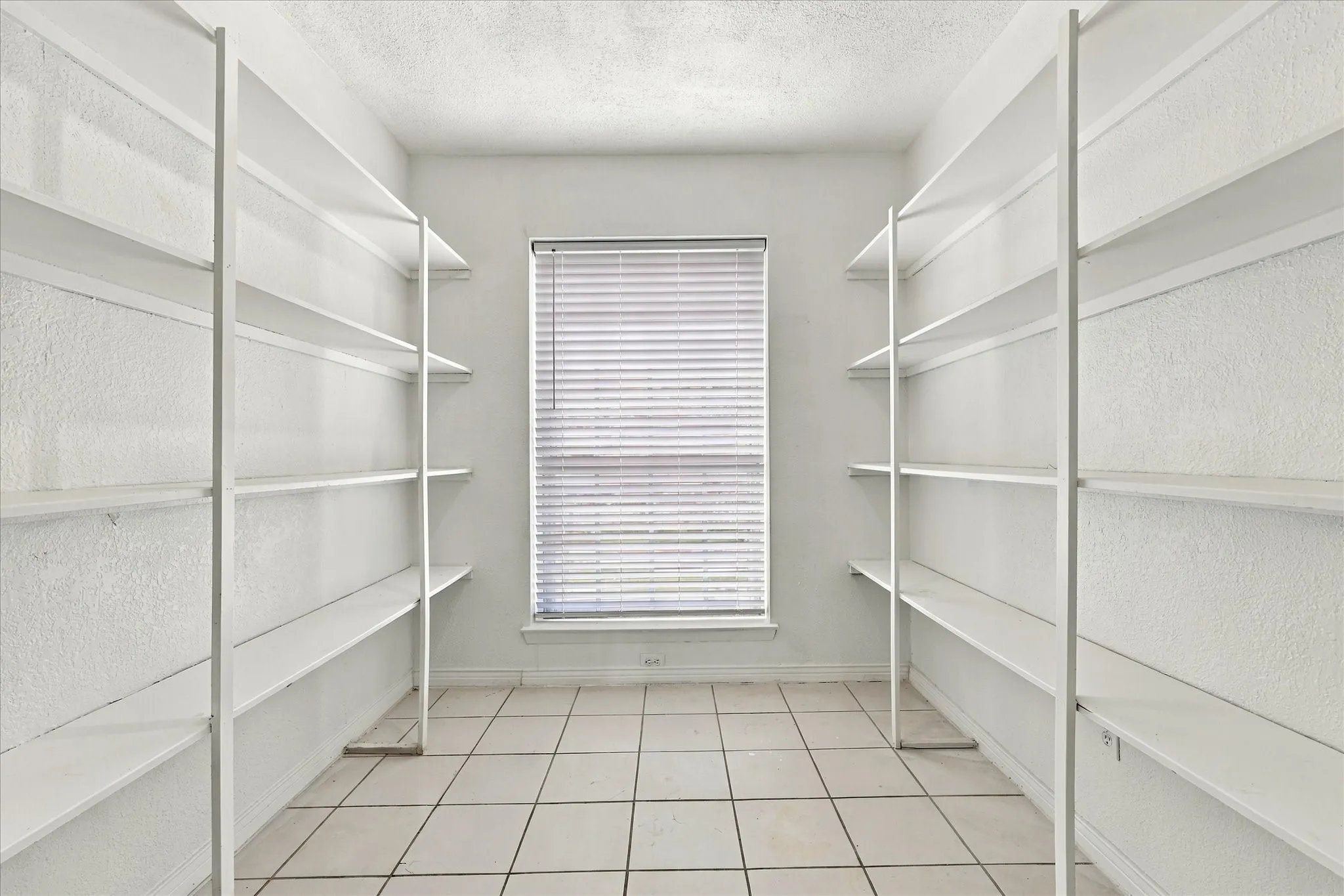 Single Family Residence For Sale in Hunt County , 6408 Chapman Drive, Greenville, Texas 75402, 4 Bedroom, 2 Bathroom, 2 Garage spaces, 2,097 Sqft, built in 1974, mls#21387230, Real Estate Agent in Greenville, Homes For Sale in Hunt county, Homes For Sale in Greenville, Realtor in Greenville Texas, Real Estate Brokerage Independent Realty Texas, Luminita Cordes Realtor