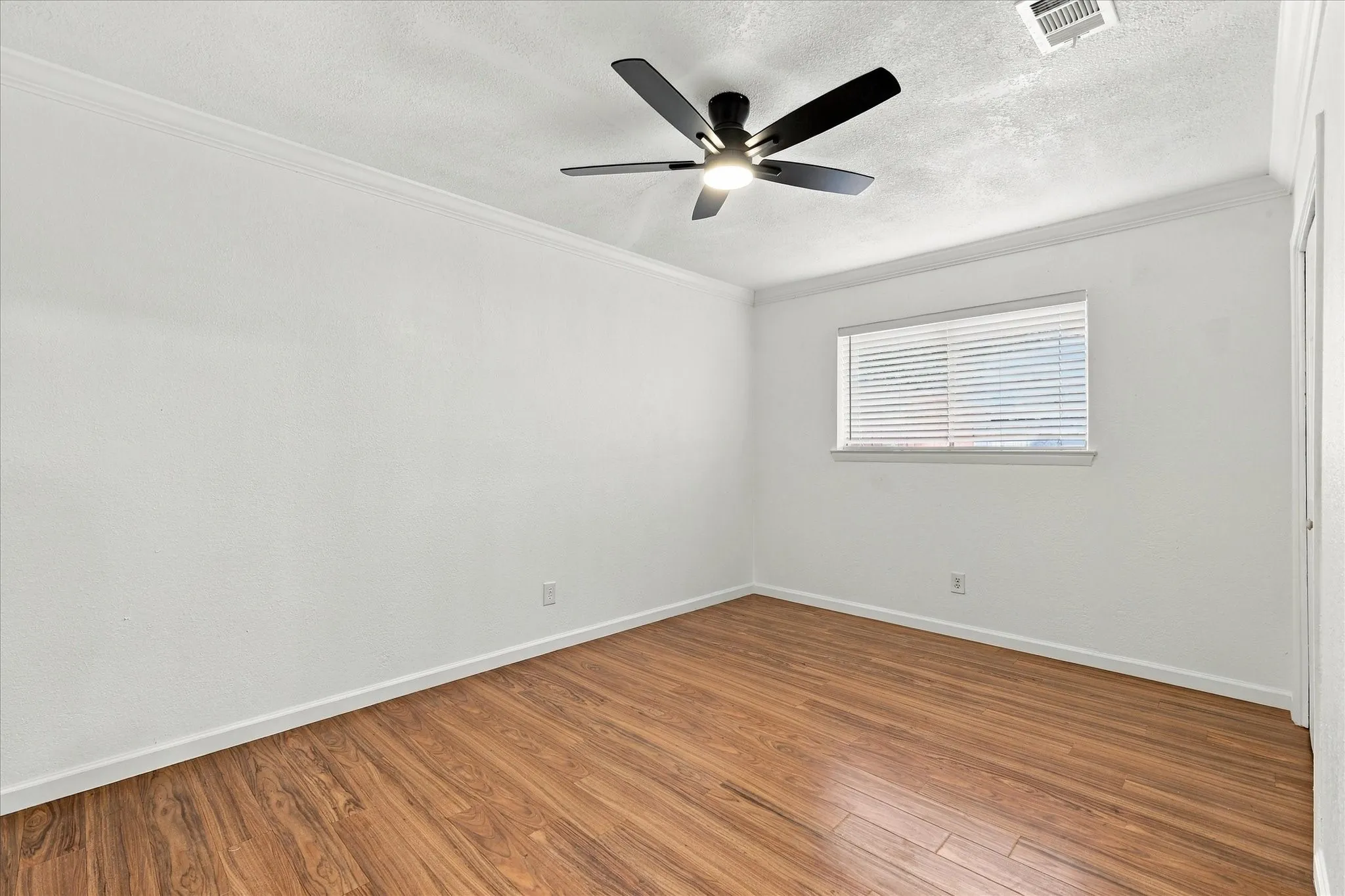 Single Family Residence For Sale in Hunt County , 6408 Chapman Drive, Greenville, Texas 75402, 4 Bedroom, 2 Bathroom, 2 Garage spaces, 2,097 Sqft, built in 1974, mls#21387230, Real Estate Agent in Greenville, Homes For Sale in Hunt county, Homes For Sale in Greenville, Realtor in Greenville Texas, Real Estate Brokerage Independent Realty Texas, Luminita Cordes Realtor