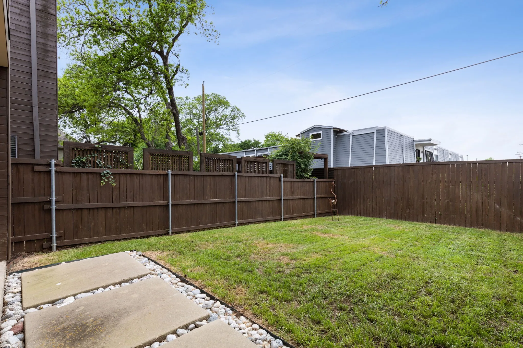 Single Family Residence For Sale in Dallas County , 2913 Reagan Street, Dallas, Texas 75219, 3 Bedroom, 3 Bathroom, 2 Garage spaces, 2,294 Sqft, built in 2006, mls#21391839, Real Estate Agent in Dallas, Homes For Sale in Dallas county, Homes For Sale in Dallas, Realtor in Dallas Texas, Real Estate Brokerage Independent Realty Texas, Luminita Cordes Realtor