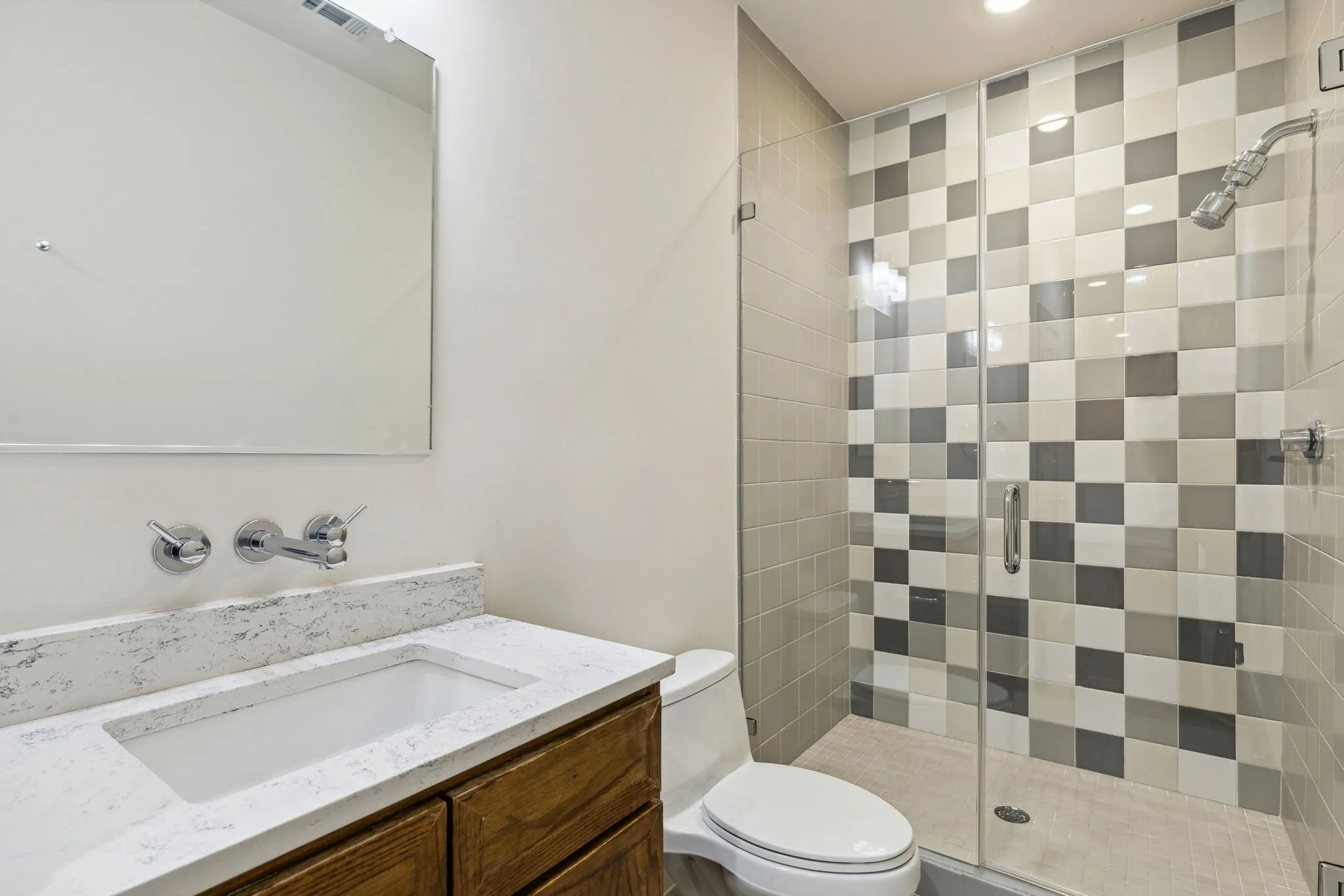 Single Family Residence For Sale in Dallas County , 2913 Reagan Street, Dallas, Texas 75219, 3 Bedroom, 3 Bathroom, 2 Garage spaces, 2,294 Sqft, built in 2006, mls#21391839, Real Estate Agent in Dallas, Homes For Sale in Dallas county, Homes For Sale in Dallas, Realtor in Dallas Texas, Real Estate Brokerage Independent Realty Texas, Luminita Cordes Realtor
