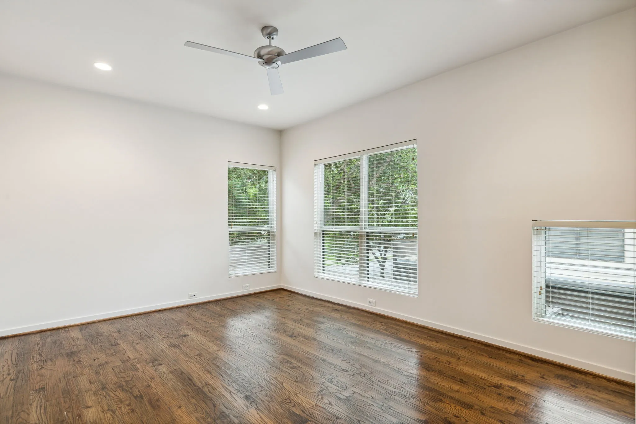 Single Family Residence For Sale in Dallas County , 2913 Reagan Street, Dallas, Texas 75219, 3 Bedroom, 3 Bathroom, 2 Garage spaces, 2,294 Sqft, built in 2006, mls#21391839, Real Estate Agent in Dallas, Homes For Sale in Dallas county, Homes For Sale in Dallas, Realtor in Dallas Texas, Real Estate Brokerage Independent Realty Texas, Luminita Cordes Realtor