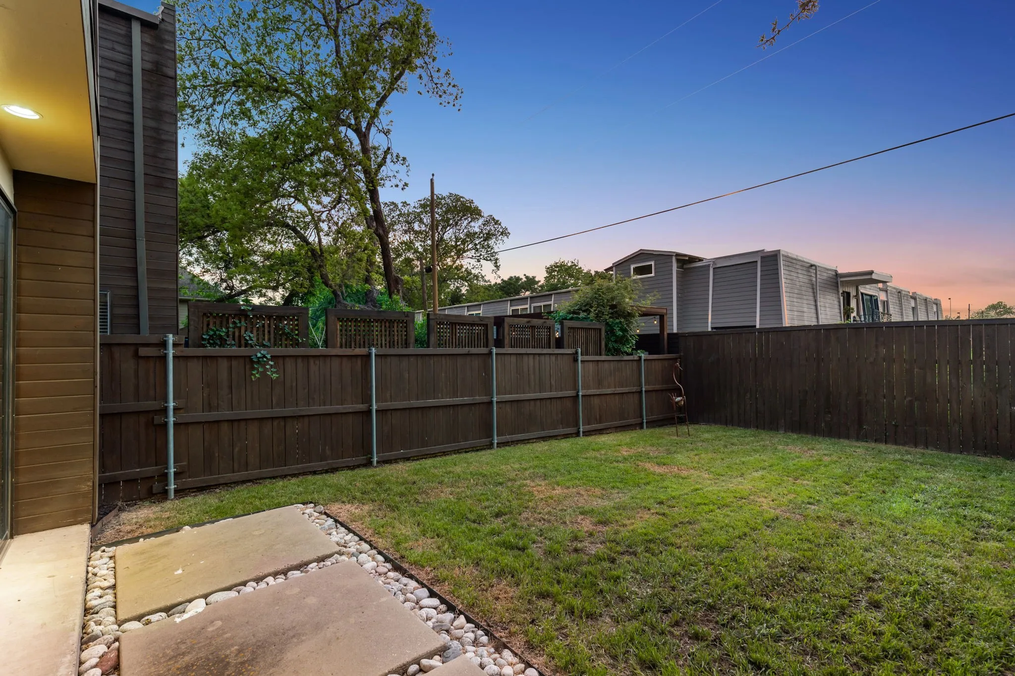 Single Family Residence For Sale in Dallas County , 2913 Reagan Street, Dallas, Texas 75219, 3 Bedroom, 3 Bathroom, 2 Garage spaces, 2,294 Sqft, built in 2006, mls#21391839, Real Estate Agent in Dallas, Homes For Sale in Dallas county, Homes For Sale in Dallas, Realtor in Dallas Texas, Real Estate Brokerage Independent Realty Texas, Luminita Cordes Realtor