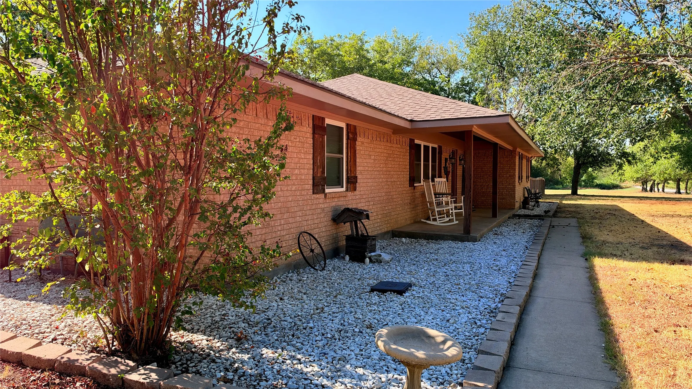 Single Family Residence For Sale in Fannin County , 328 County Road 4664, Leonard, Texas 75452, 4 Bedroom, 3 Bathroom, 1 Garage spaces, 1,932 Sqft, built in 1983, mls#21391855, Real Estate Agent in Leonard, Homes For Sale in Fannin county, Homes For Sale in Leonard, Realtor in Leonard Texas, Real Estate Brokerage Independent Realty Texas, Luminita Cordes Realtor