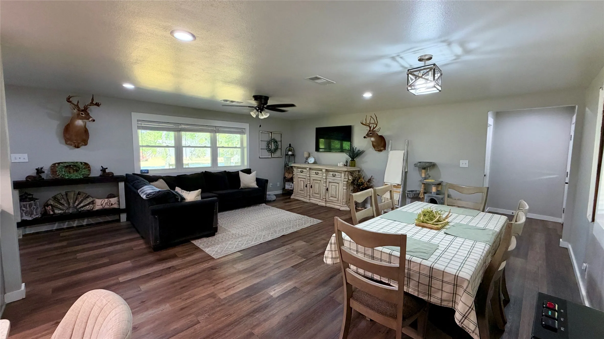 Single Family Residence For Sale in Fannin County , 328 County Road 4664, Leonard, Texas 75452, 4 Bedroom, 3 Bathroom, 1 Garage spaces, 1,932 Sqft, built in 1983, mls#21391855, Real Estate Agent in Leonard, Homes For Sale in Fannin county, Homes For Sale in Leonard, Realtor in Leonard Texas, Real Estate Brokerage Independent Realty Texas, Luminita Cordes Realtor