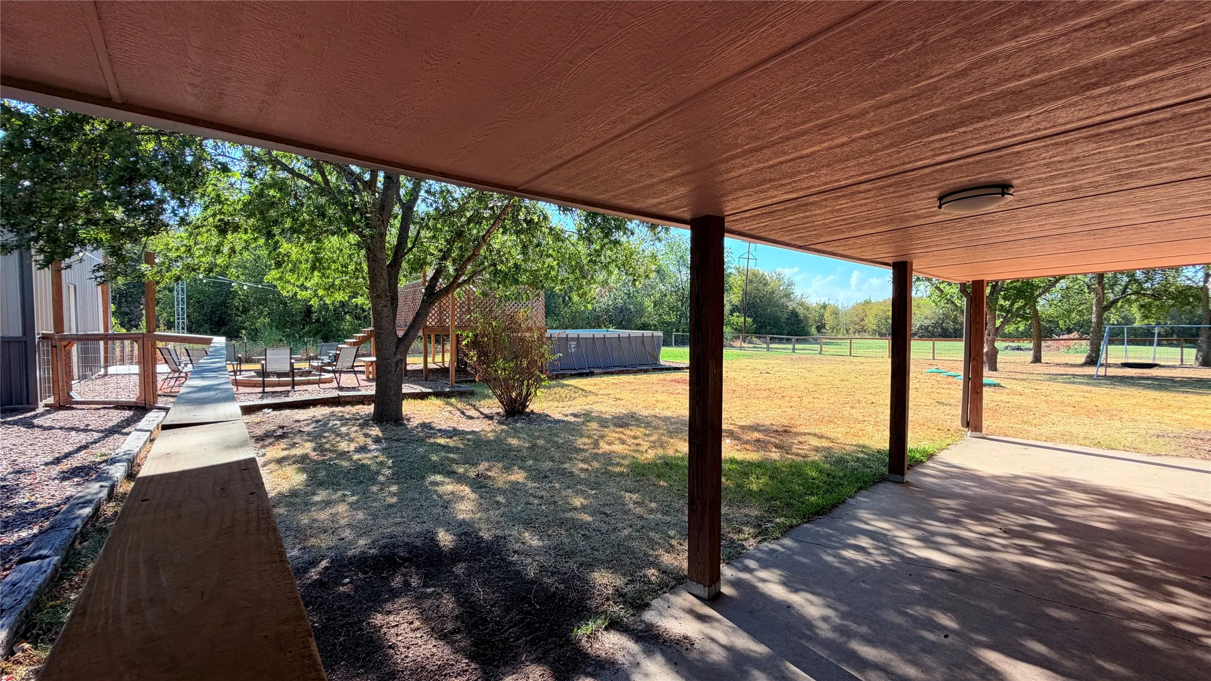 Single Family Residence For Sale in Fannin County , 328 County Road 4664, Leonard, Texas 75452, 4 Bedroom, 3 Bathroom, 1 Garage spaces, 1,932 Sqft, built in 1983, mls#21391855, Real Estate Agent in Leonard, Homes For Sale in Fannin county, Homes For Sale in Leonard, Realtor in Leonard Texas, Real Estate Brokerage Independent Realty Texas, Luminita Cordes Realtor