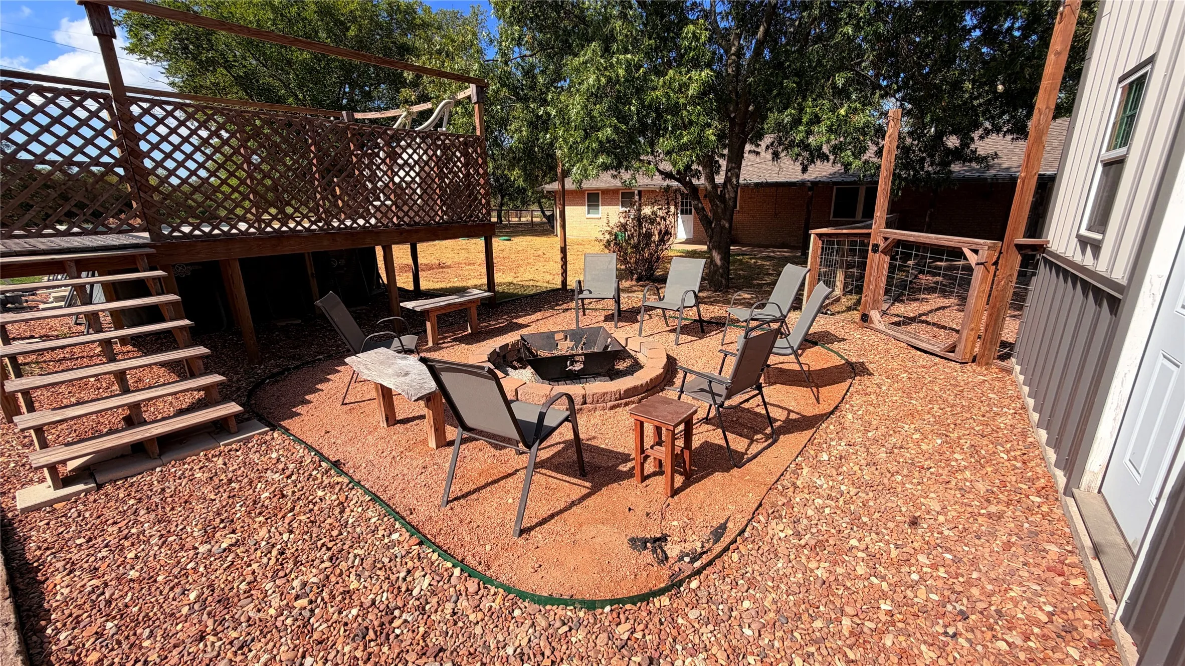 Single Family Residence For Sale in Fannin County , 328 County Road 4664, Leonard, Texas 75452, 4 Bedroom, 3 Bathroom, 1 Garage spaces, 1,932 Sqft, built in 1983, mls#21391855, Real Estate Agent in Leonard, Homes For Sale in Fannin county, Homes For Sale in Leonard, Realtor in Leonard Texas, Real Estate Brokerage Independent Realty Texas, Luminita Cordes Realtor