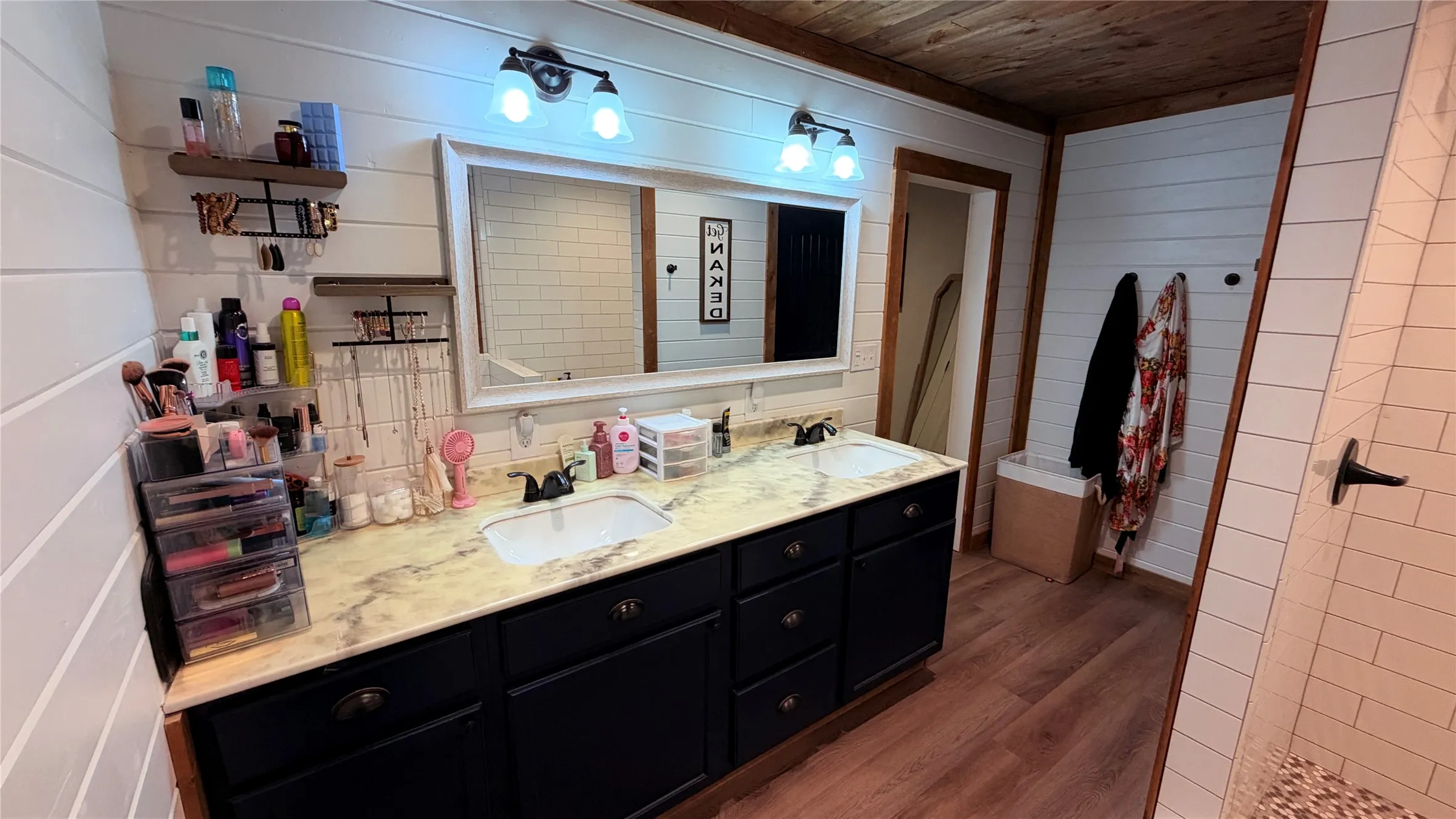 Single Family Residence For Sale in Fannin County , 328 County Road 4664, Leonard, Texas 75452, 4 Bedroom, 3 Bathroom, 1 Garage spaces, 1,932 Sqft, built in 1983, mls#21391855, Real Estate Agent in Leonard, Homes For Sale in Fannin county, Homes For Sale in Leonard, Realtor in Leonard Texas, Real Estate Brokerage Independent Realty Texas, Luminita Cordes Realtor