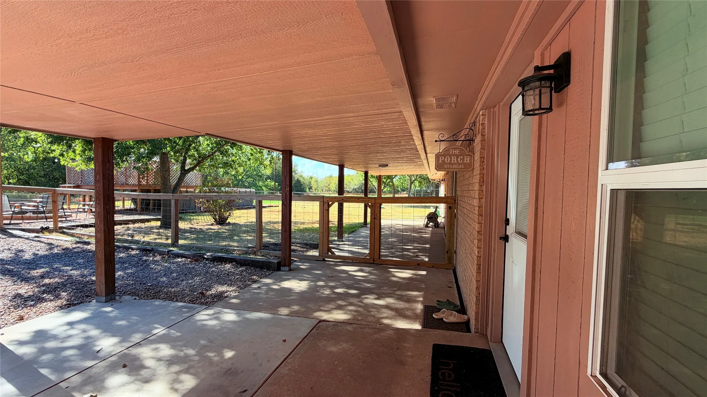 Single Family Residence For Sale in Fannin County , 328 County Road 4664, Leonard, Texas 75452, 4 Bedroom, 3 Bathroom, 1 Garage spaces, 1,932 Sqft, built in 1983, mls#21391855, Real Estate Agent in Leonard, Homes For Sale in Fannin county, Homes For Sale in Leonard, Realtor in Leonard Texas, Real Estate Brokerage Independent Realty Texas, Luminita Cordes Realtor
