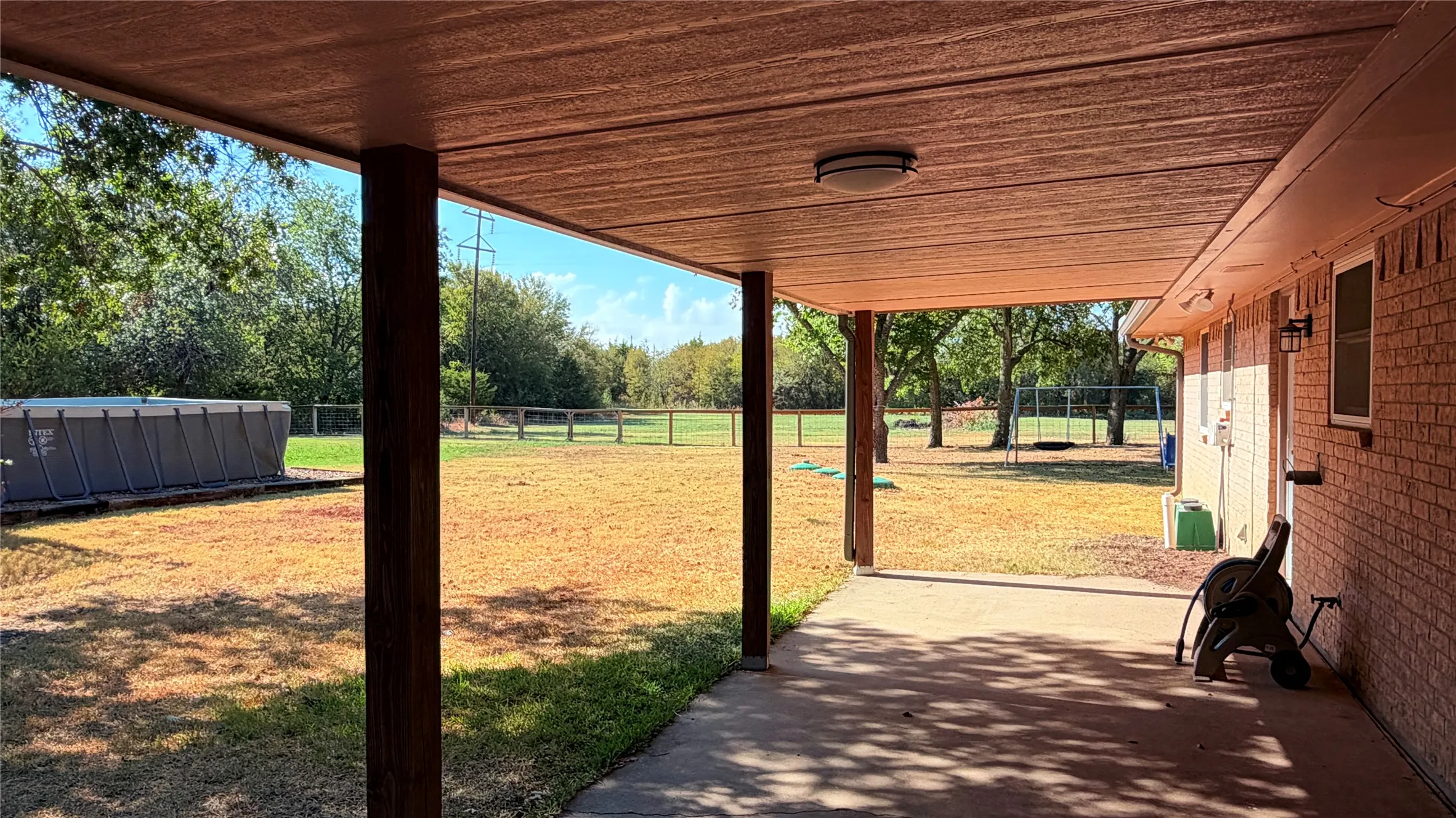 Single Family Residence For Sale in Fannin County , 328 County Road 4664, Leonard, Texas 75452, 4 Bedroom, 3 Bathroom, 1 Garage spaces, 1,932 Sqft, built in 1983, mls#21391855, Real Estate Agent in Leonard, Homes For Sale in Fannin county, Homes For Sale in Leonard, Realtor in Leonard Texas, Real Estate Brokerage Independent Realty Texas, Luminita Cordes Realtor