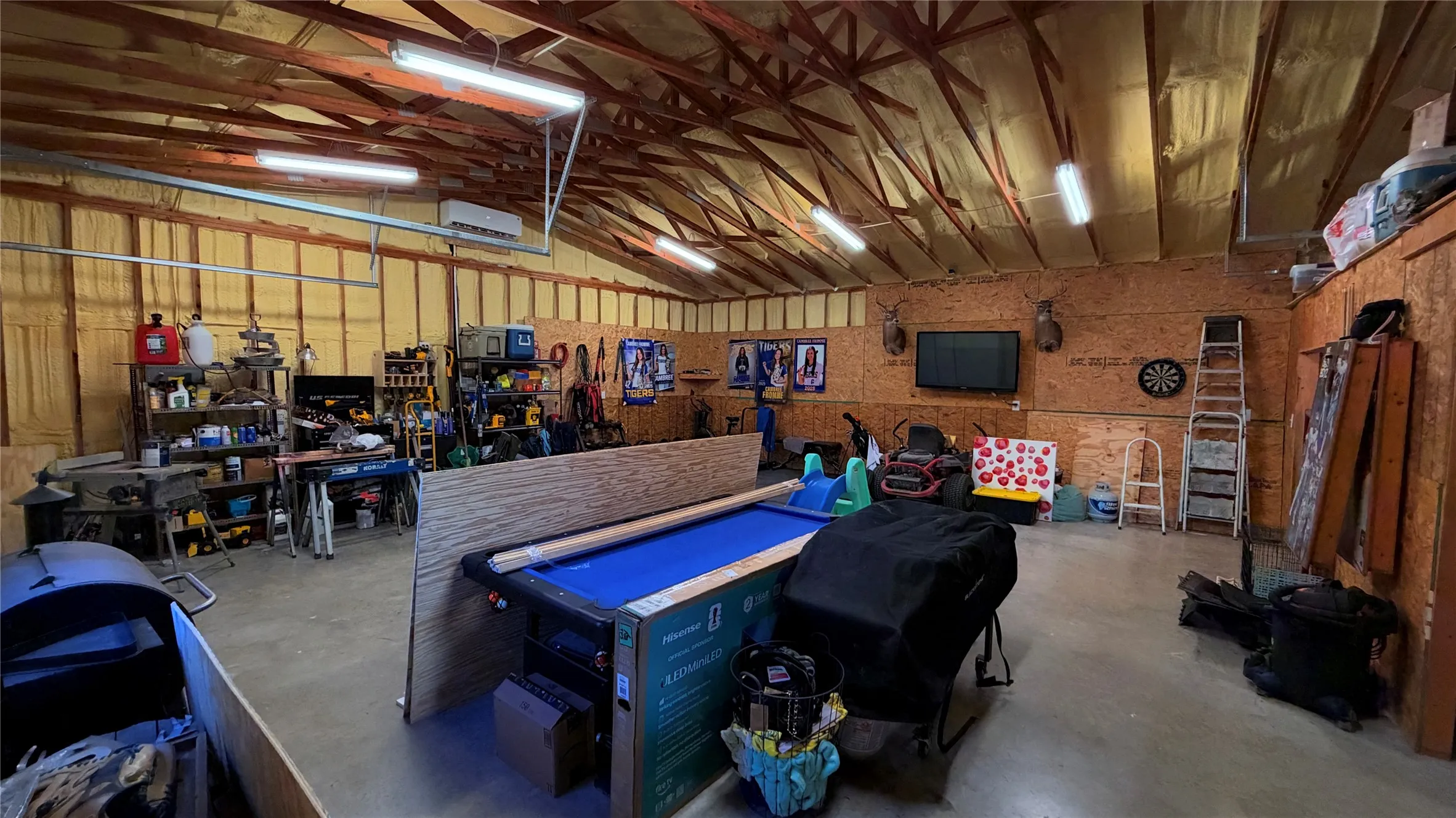 Single Family Residence For Sale in Fannin County , 328 County Road 4664, Leonard, Texas 75452, 4 Bedroom, 3 Bathroom, 1 Garage spaces, 1,932 Sqft, built in 1983, mls#21391855, Real Estate Agent in Leonard, Homes For Sale in Fannin county, Homes For Sale in Leonard, Realtor in Leonard Texas, Real Estate Brokerage Independent Realty Texas, Luminita Cordes Realtor