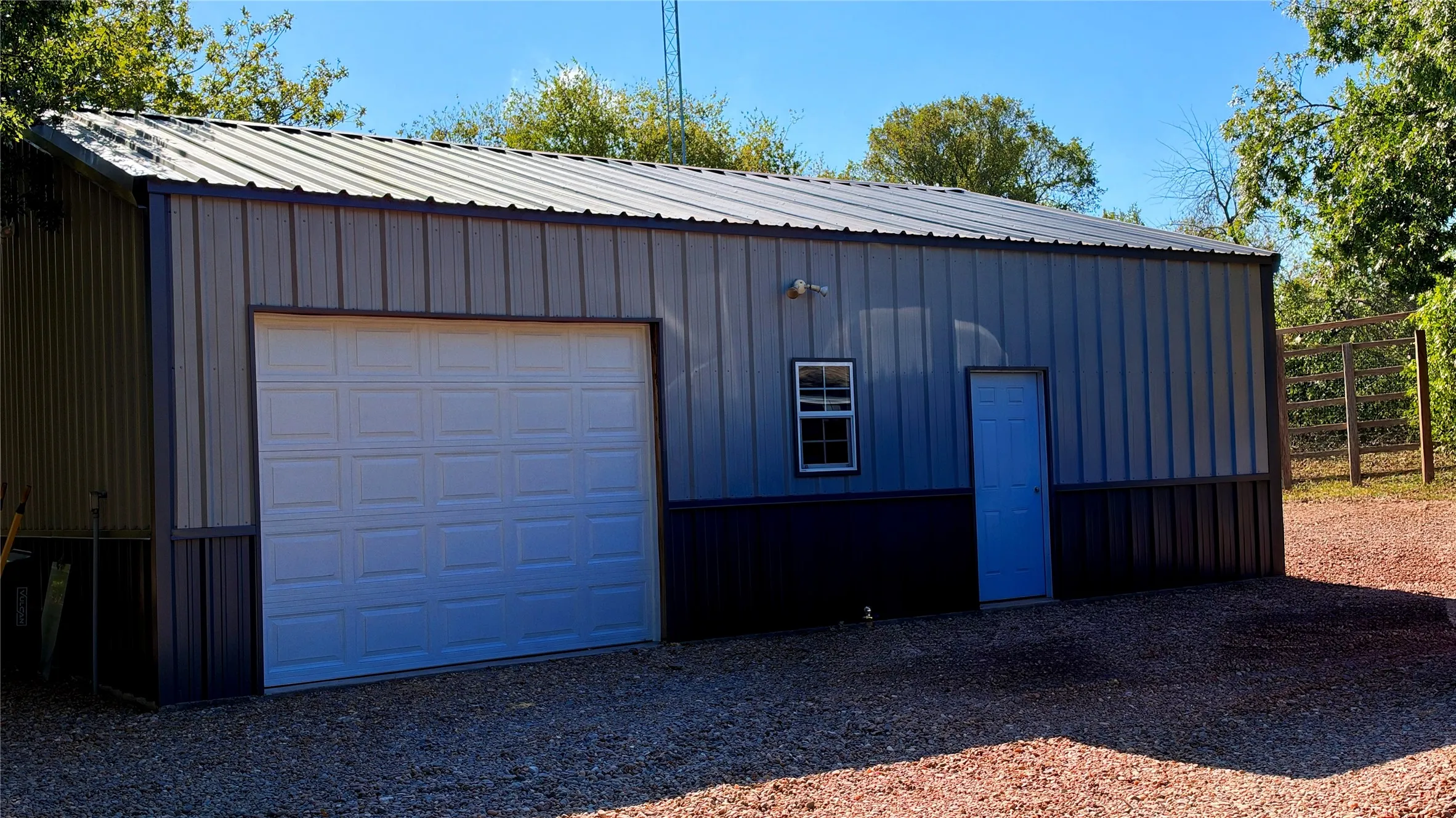 Single Family Residence For Sale in Fannin County , 328 County Road 4664, Leonard, Texas 75452, 4 Bedroom, 3 Bathroom, 1 Garage spaces, 1,932 Sqft, built in 1983, mls#21391855, Real Estate Agent in Leonard, Homes For Sale in Fannin county, Homes For Sale in Leonard, Realtor in Leonard Texas, Real Estate Brokerage Independent Realty Texas, Luminita Cordes Realtor